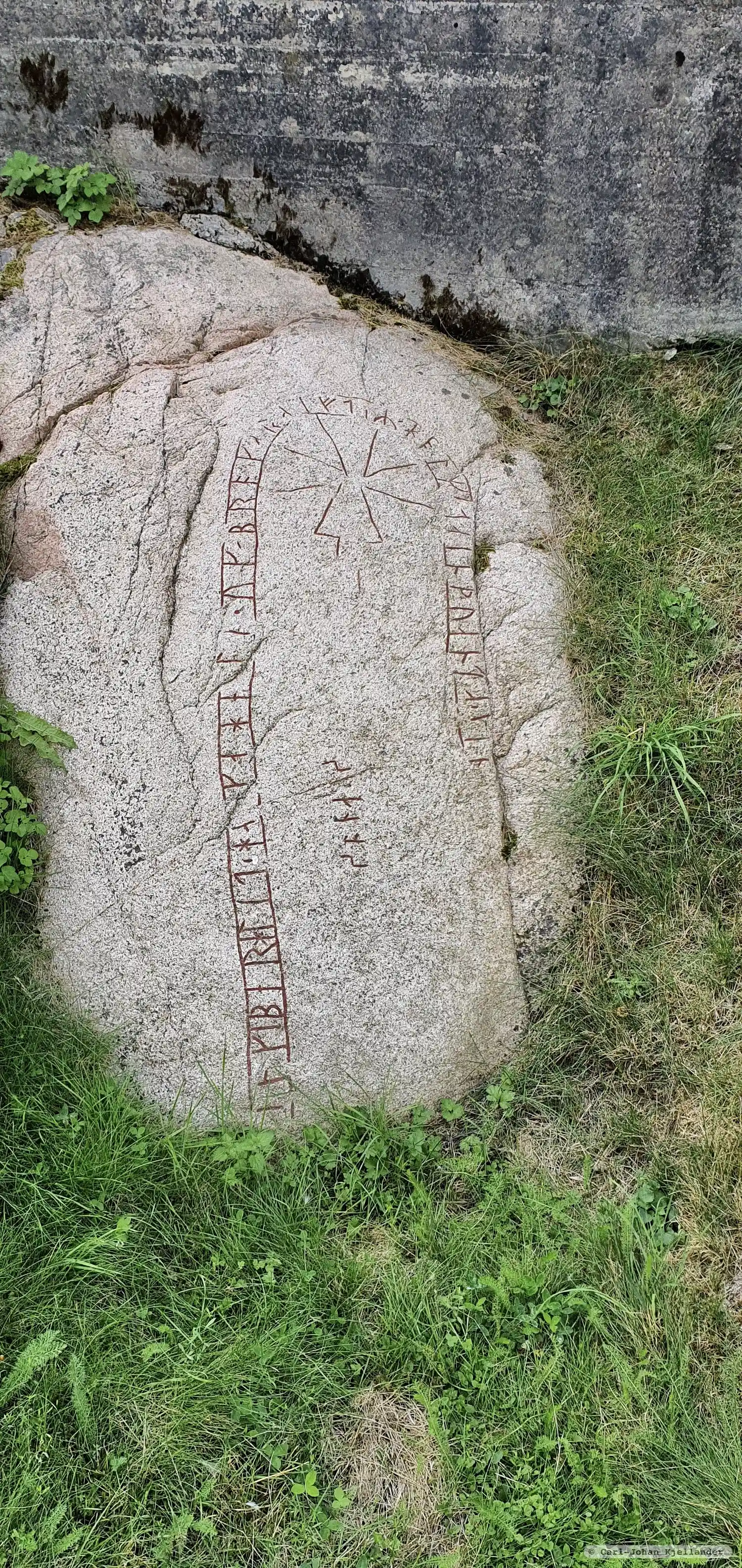 Runic rock inscription Fällbrohällarna, U146, L2015:9358 in Täby parish, Täby municipality