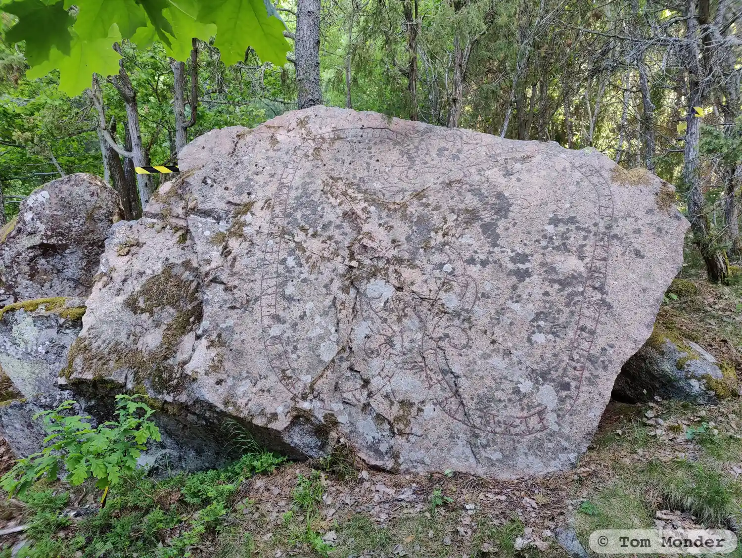 Runic rock inscription Sö331, L1983:2518 in Åker parish, Strängnäs municipality