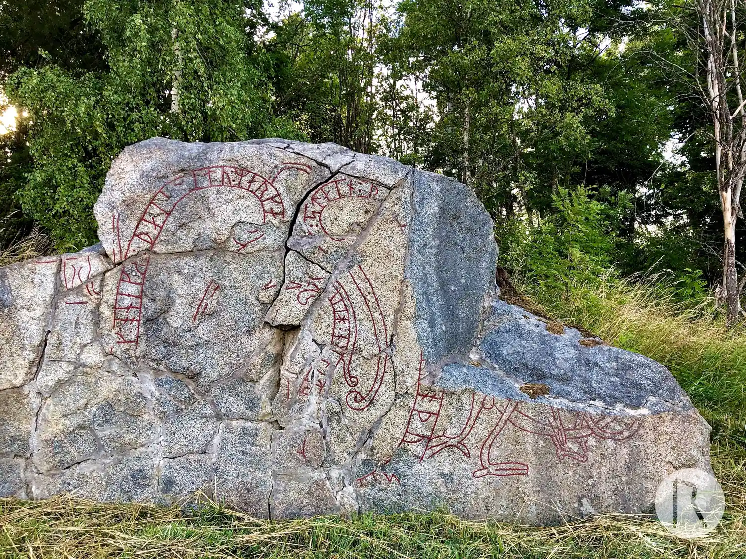 Runic rock inscription U870, L1943:4725 in Gryta parish, Enköping municipality