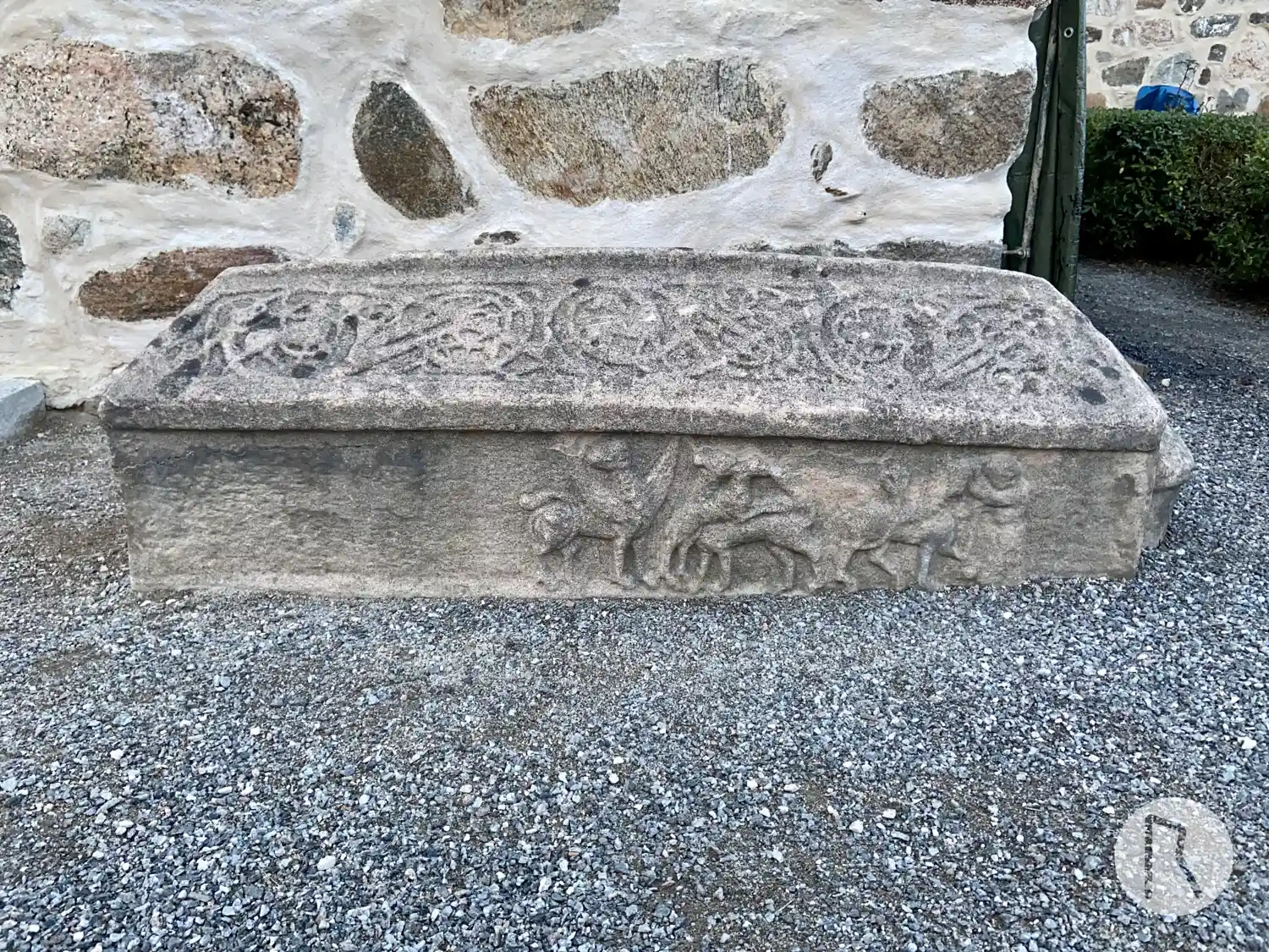 Runic inscription in grave context Botkyrkamonumentet, Sö286, L2017:2014 in Botkyrka parish, Botkyrka municipality