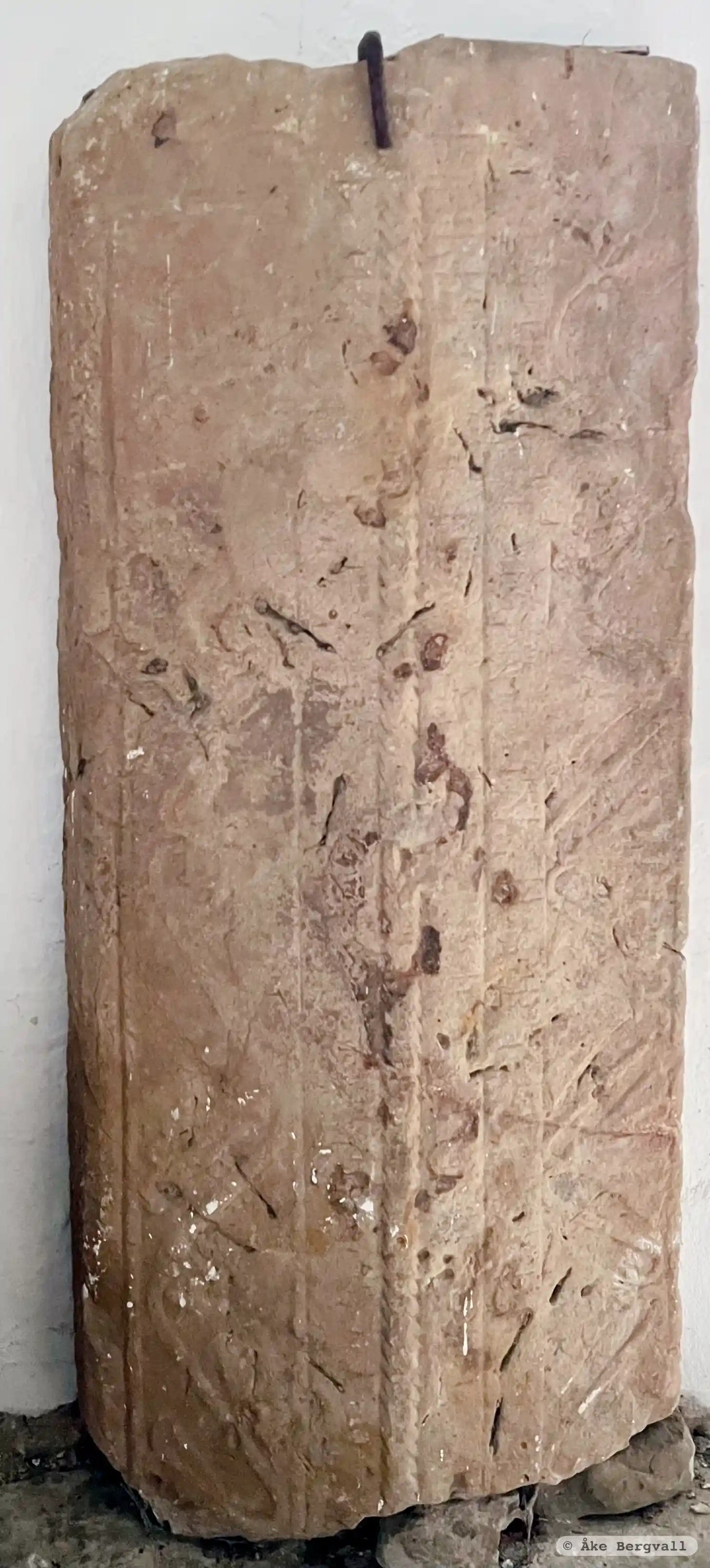 Runic inscription in grave context Vg141, L1962:7086 in Mularp parish, Falköping municipality