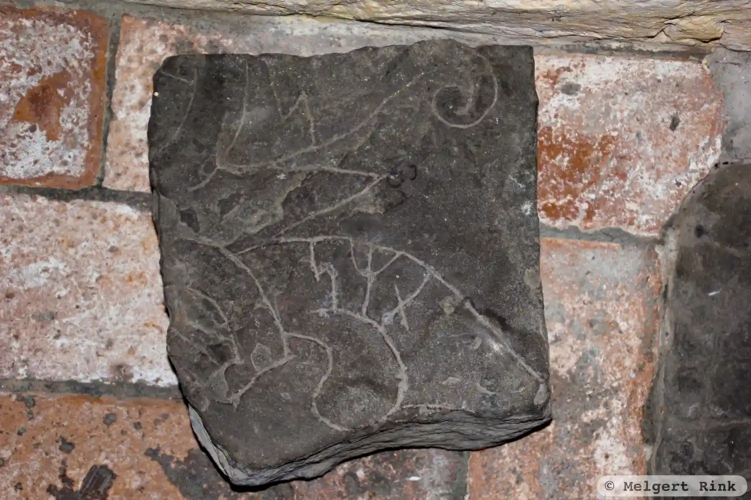 Рунічний напис U28, L2016:819 у Hilleshög парафія, Ekerö муніципалітет