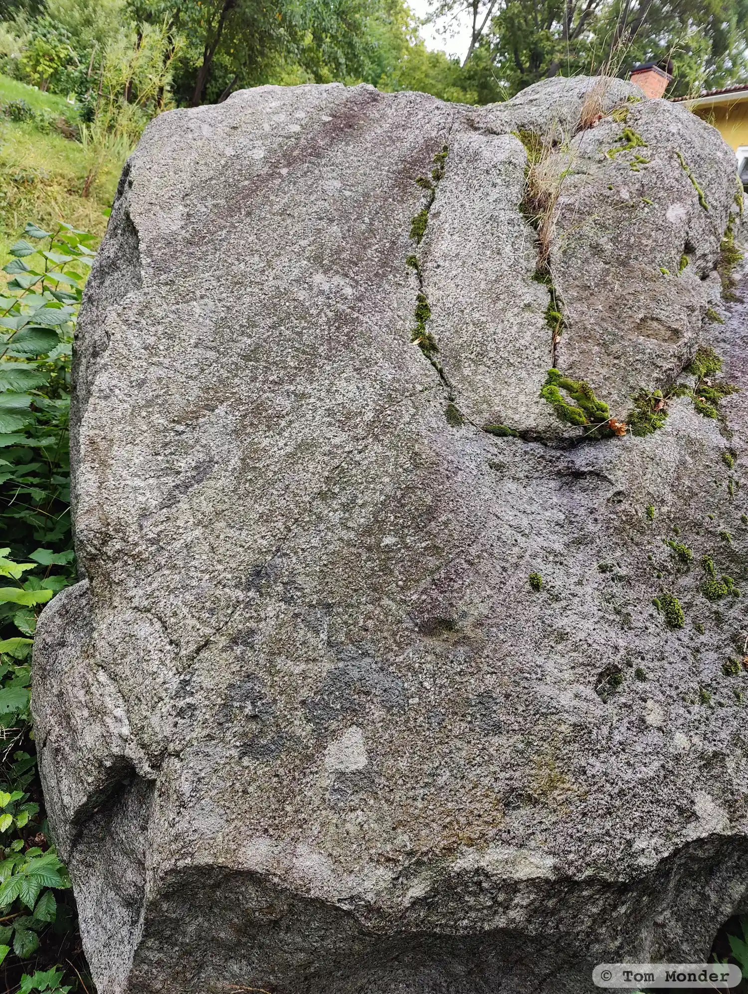 Runic inscription UFv1976;99, L2014:999 in Täby parish, Täby municipality