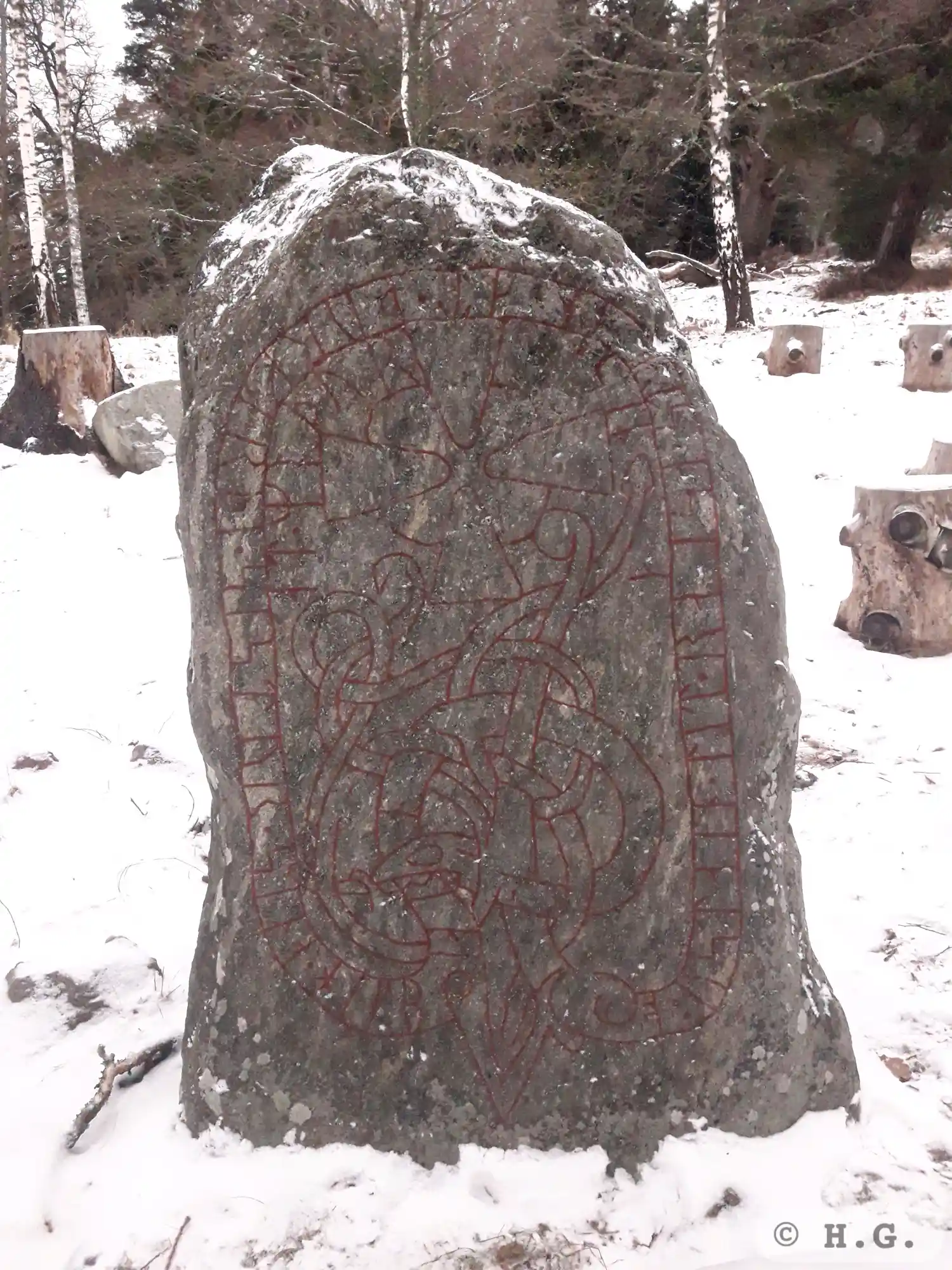 Rune-stone Bergaholmsstenen, Sö302, L2012:390 in Salem parish, Salem municipality