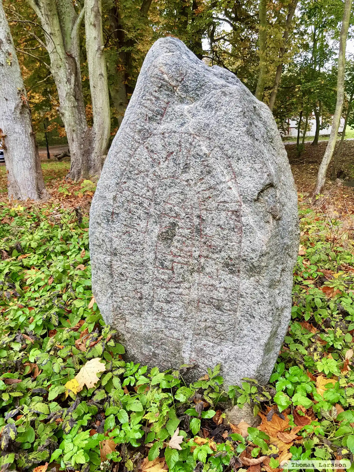 Rune-stone DR275, L1989:6692 in Solberga parish, Kungälv municipality