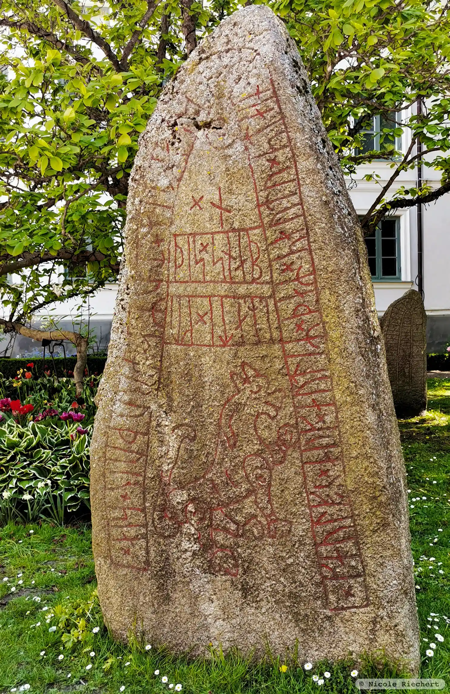 Rune-stone DR280, L1988:4706 in Lund parish, Lund municipality