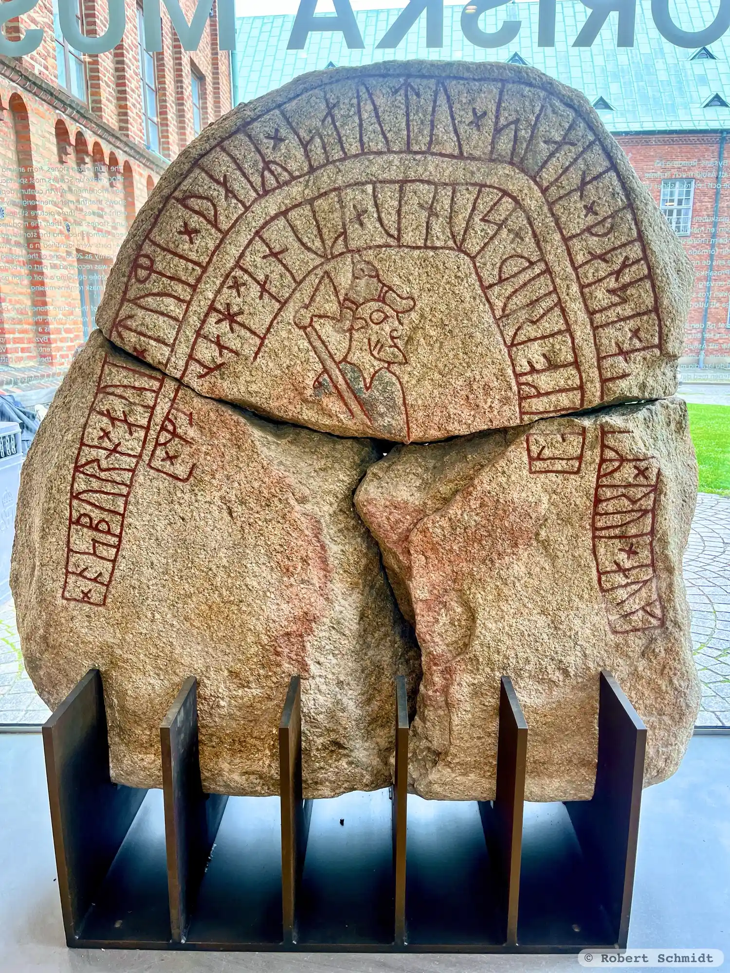 Rune-stone DR282, L1988:4659 in Lund parish, Lund municipality