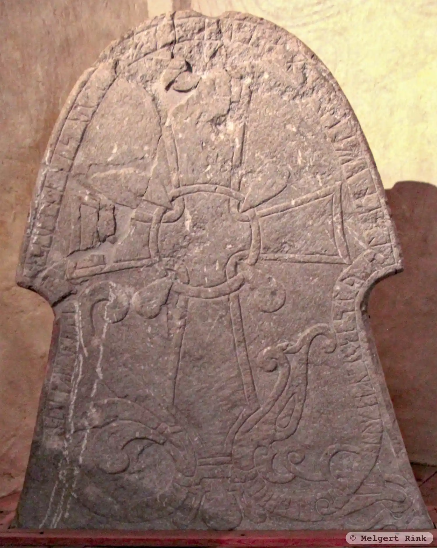 Rune-stone G370, L1975:8933 in Hablingbo parish, Gotland municipality
