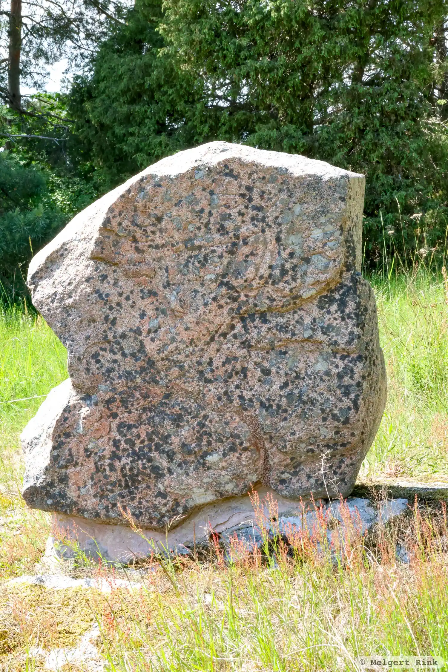 Rune-stone Gullbrostenarna, U237, L2014:2490 in Vallentuna parish, Vallentuna municipality