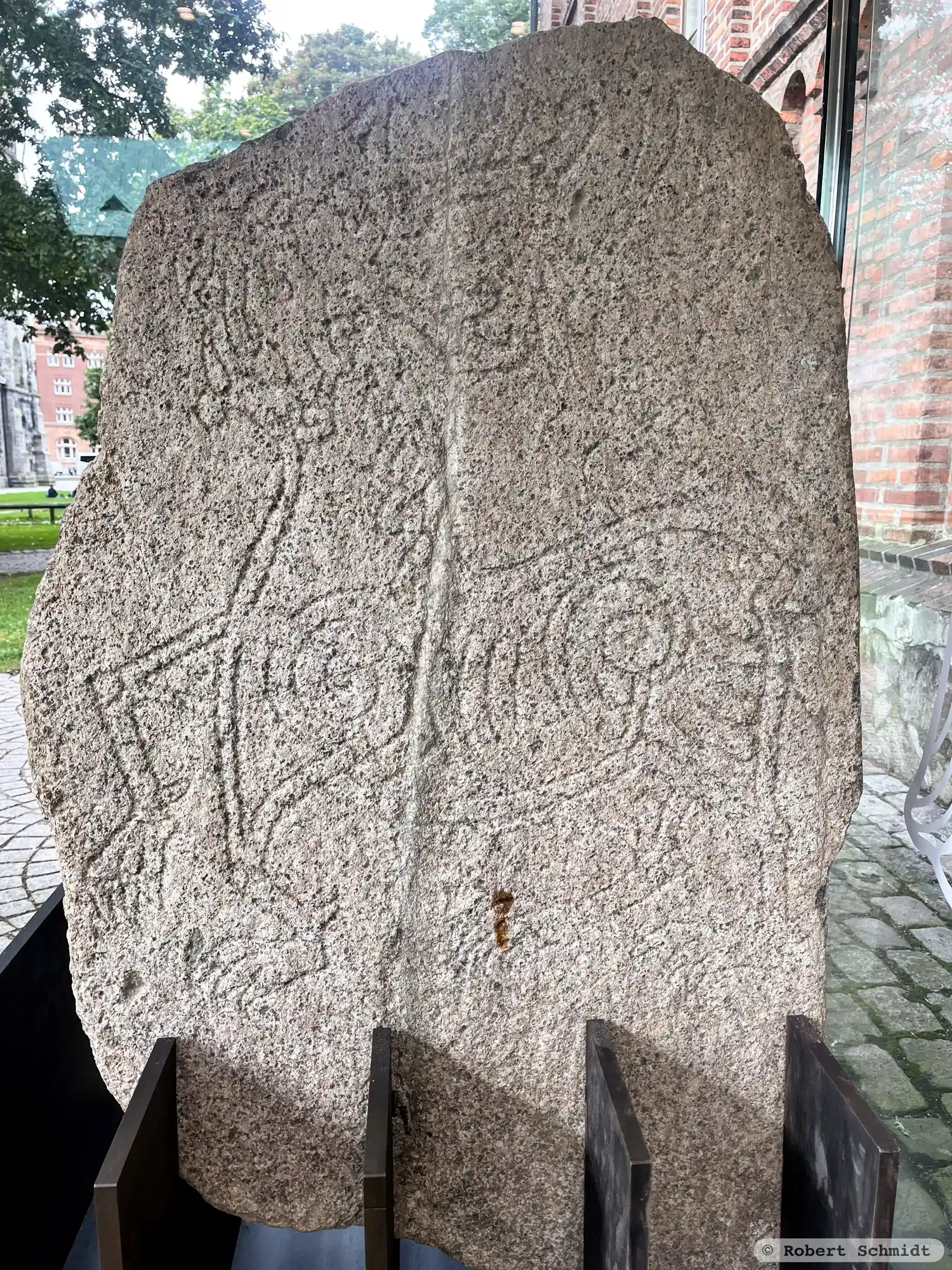 Runic inscription Hunnestadsmonumentet, DR285 in Skårby parish, Ystad municipality