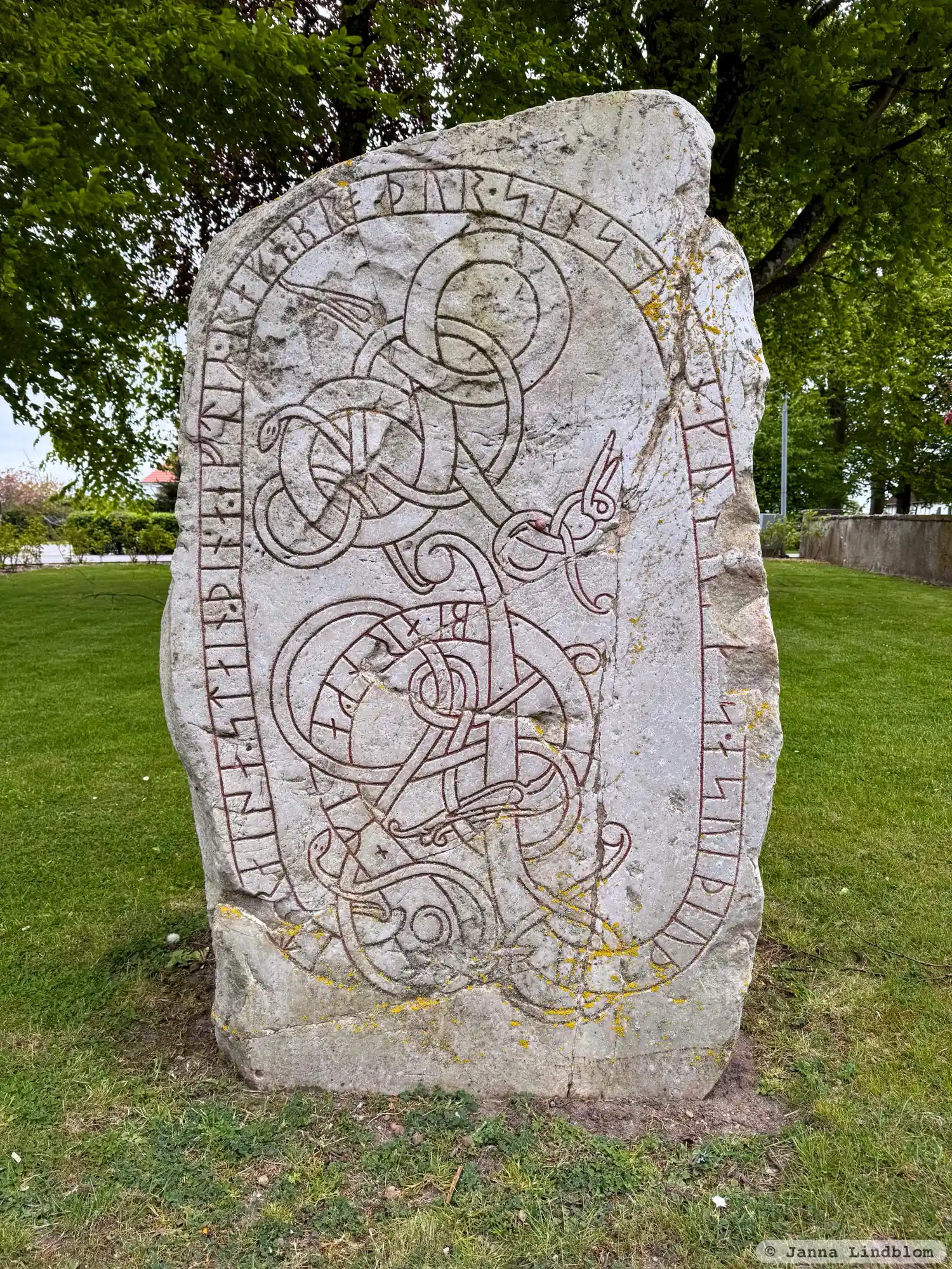 Rune-stone L1987:4776 in Simris parish, Simrishamn municipality