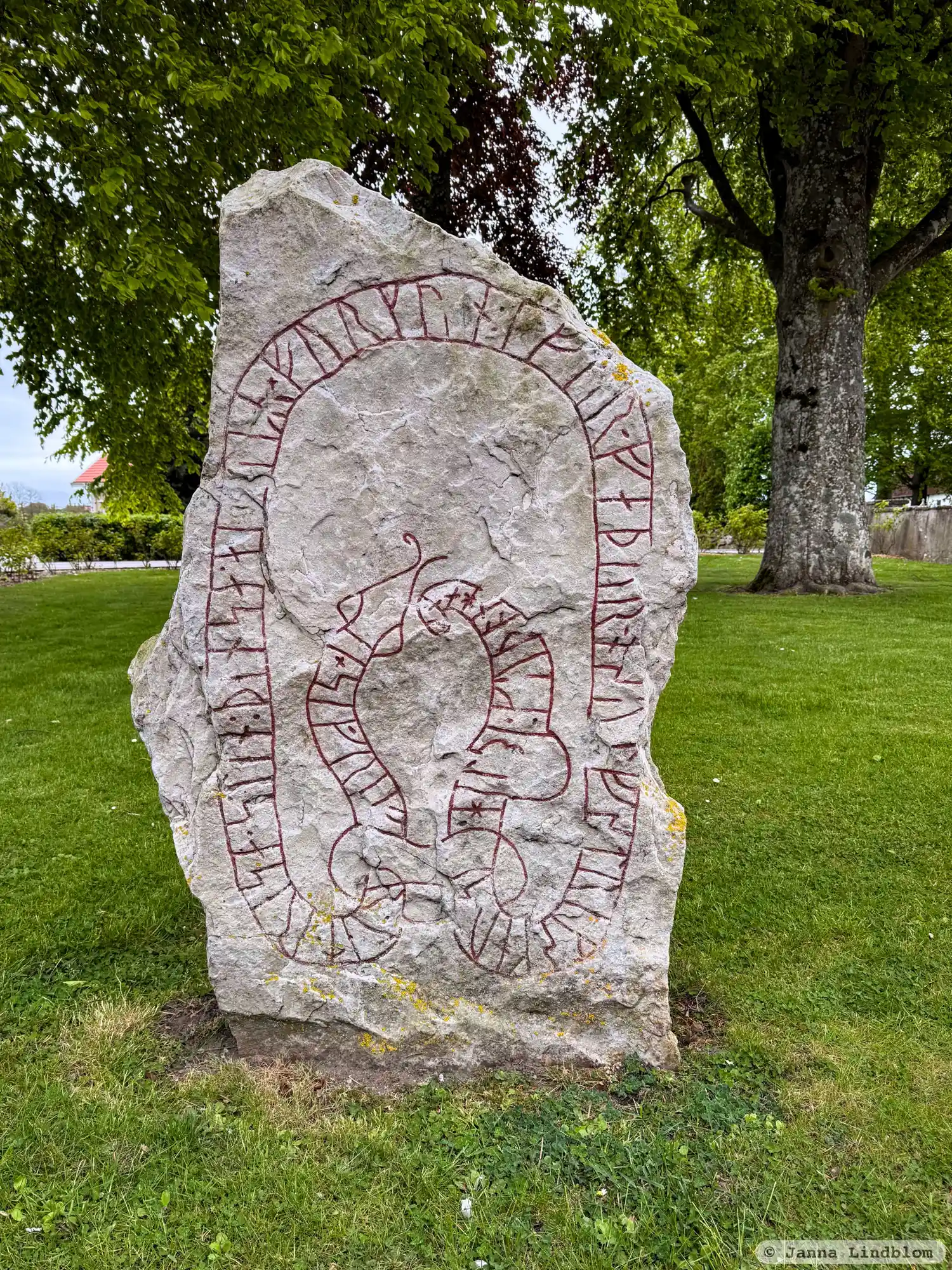 Rune-stone L1987:4858 in Simris parish, Simrishamn municipality