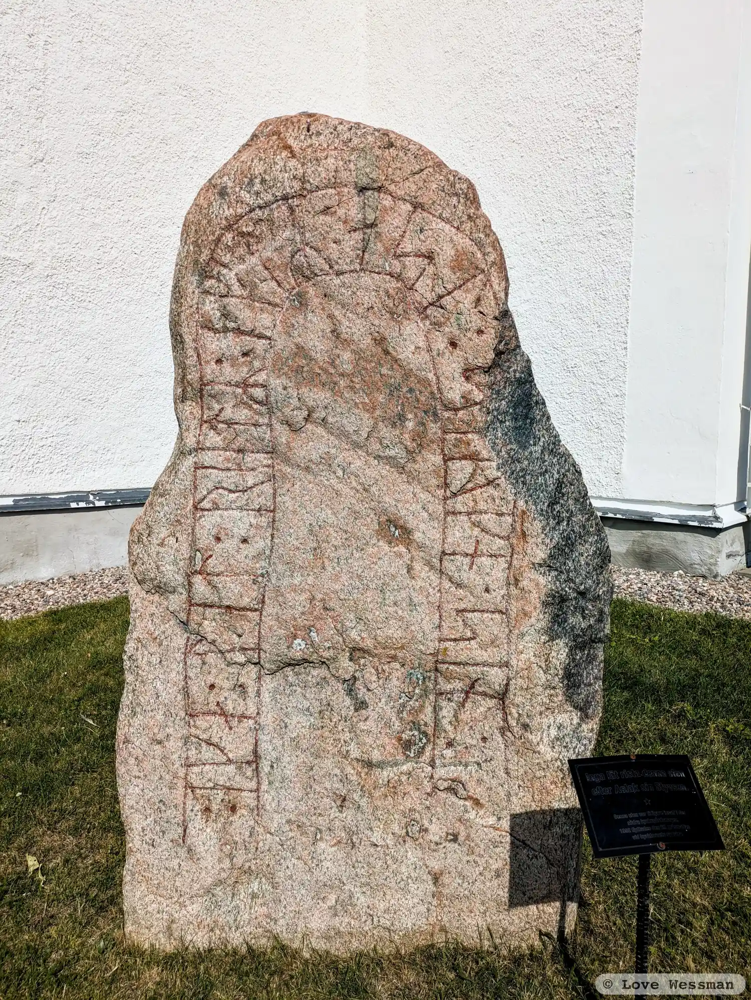 Rune-stone Nä12, L1981:8316 in Stora Mellösa parish, Örebro municipality