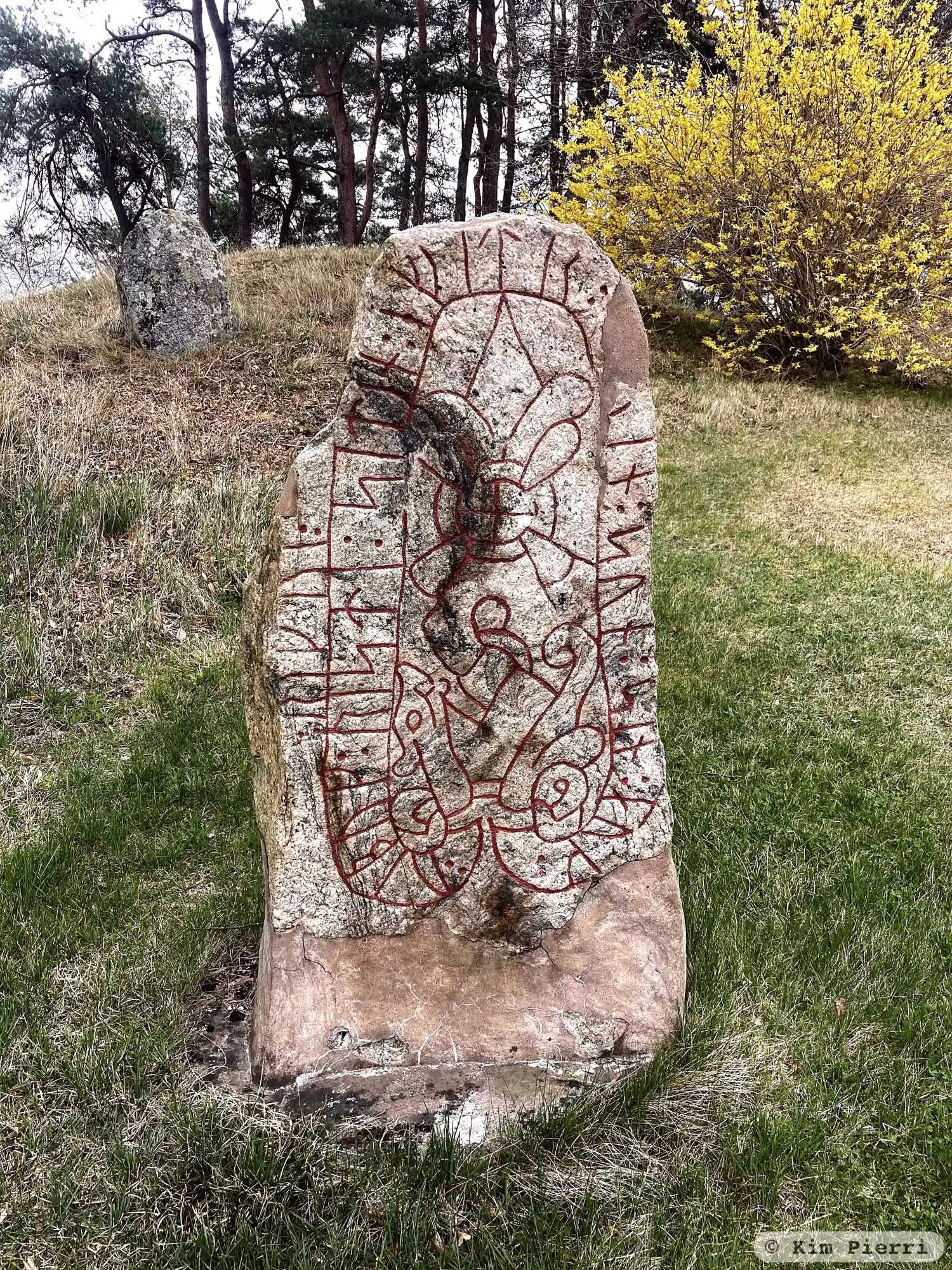 Rune-stone Nä14, L1980:3851 in Stora Mellösa parish, Örebro municipality