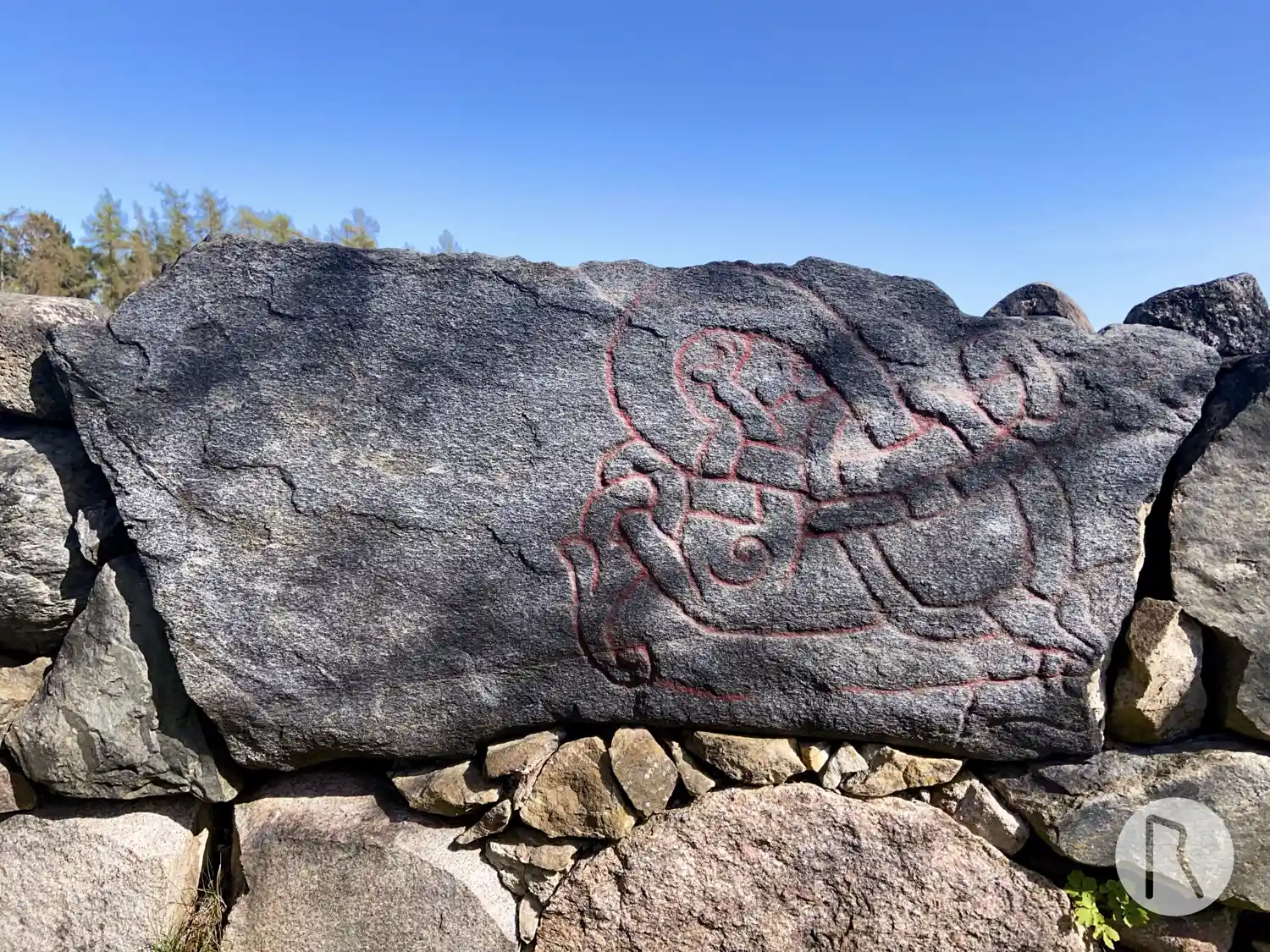 Rune-stone Nä27, L1981:2856 in Glanshammar parish, Örebro municipality