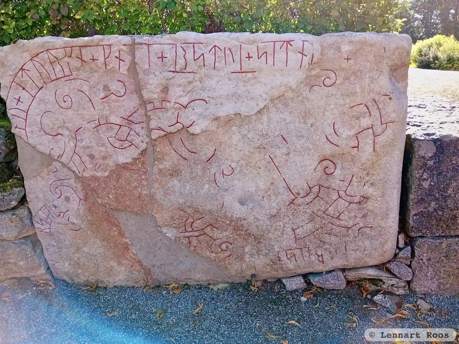 Rune-stone Nä8, L1981:7552 in Kräcklinge parish, Lekeberg municipality