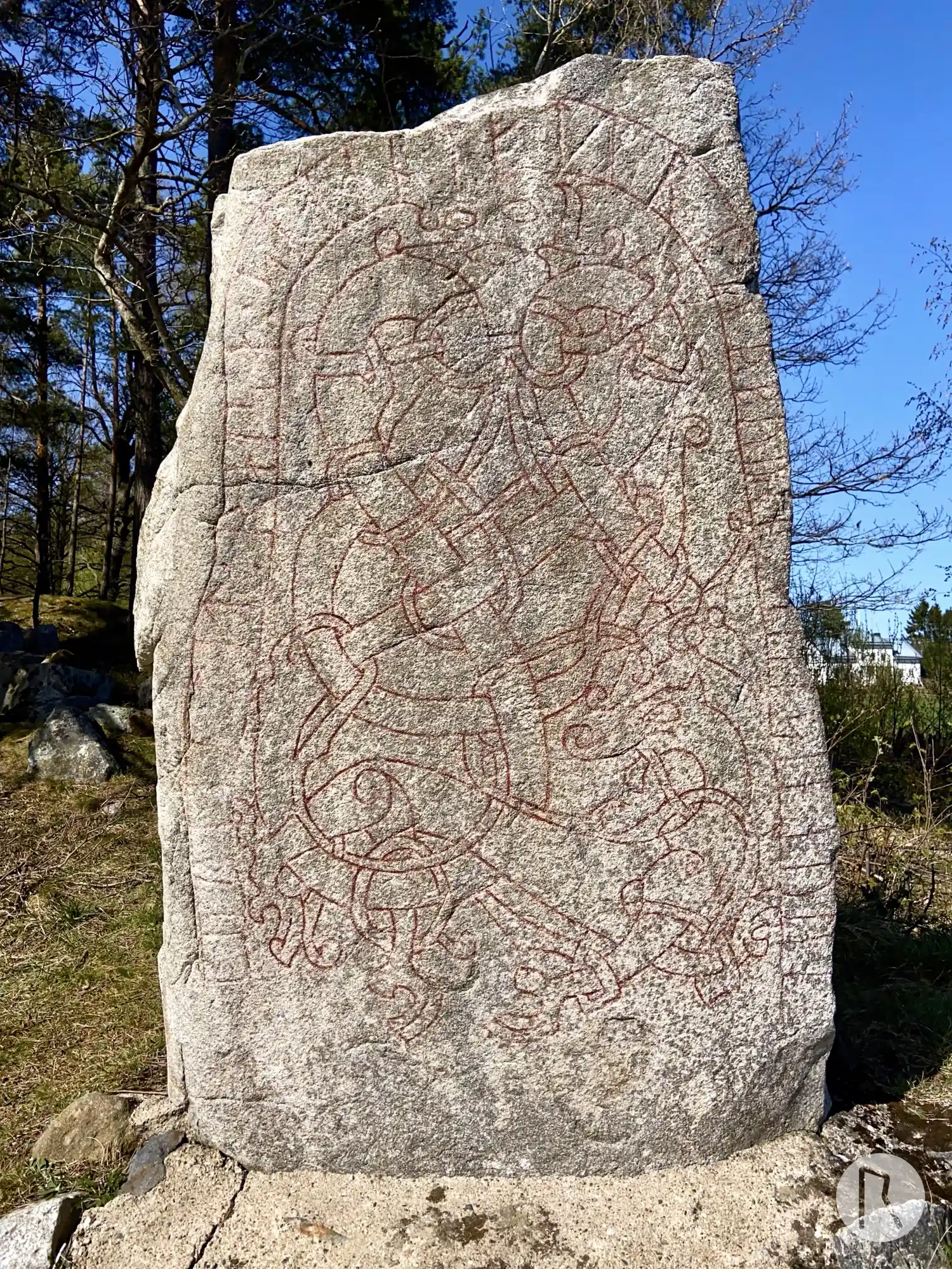 Rune-stone Nastastenen, Nä34, L1981:9172 in Rinkaby parish, Örebro municipality