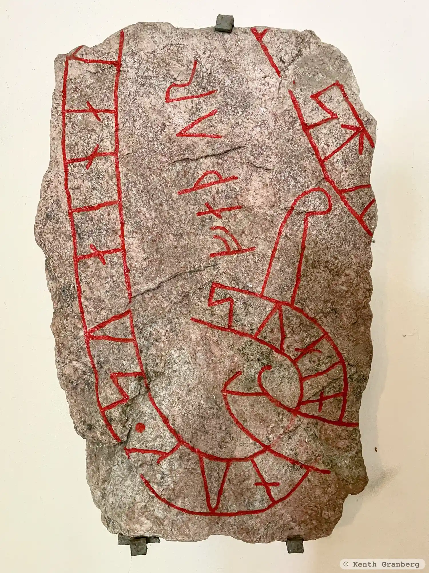 Rune-stone Ög100, L2011:1219 in Ringarum parish, Valdemarsvik municipality
