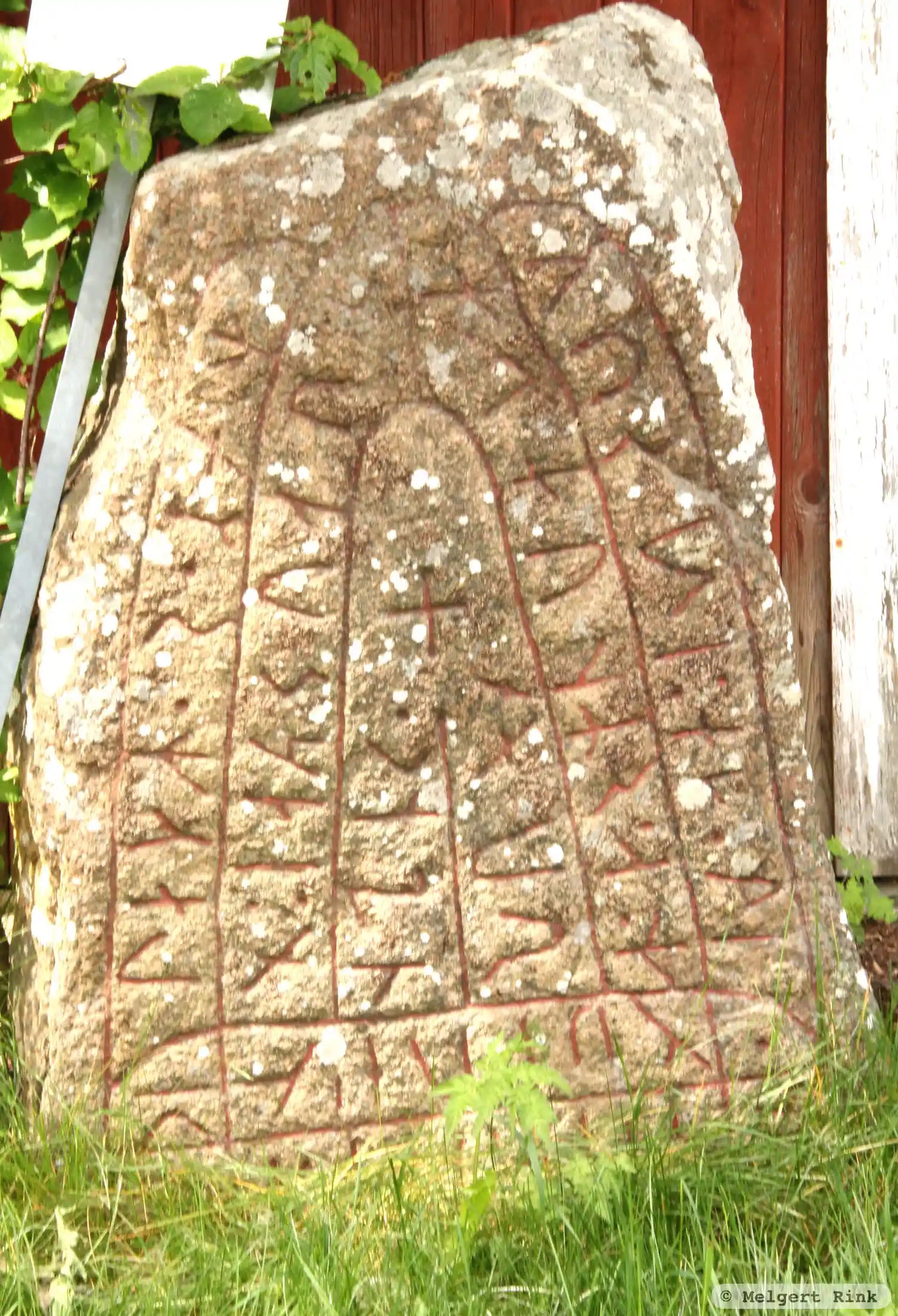Rune-stone Ög137, L2010:3356 in Svanshals parish, Ödeshög municipality