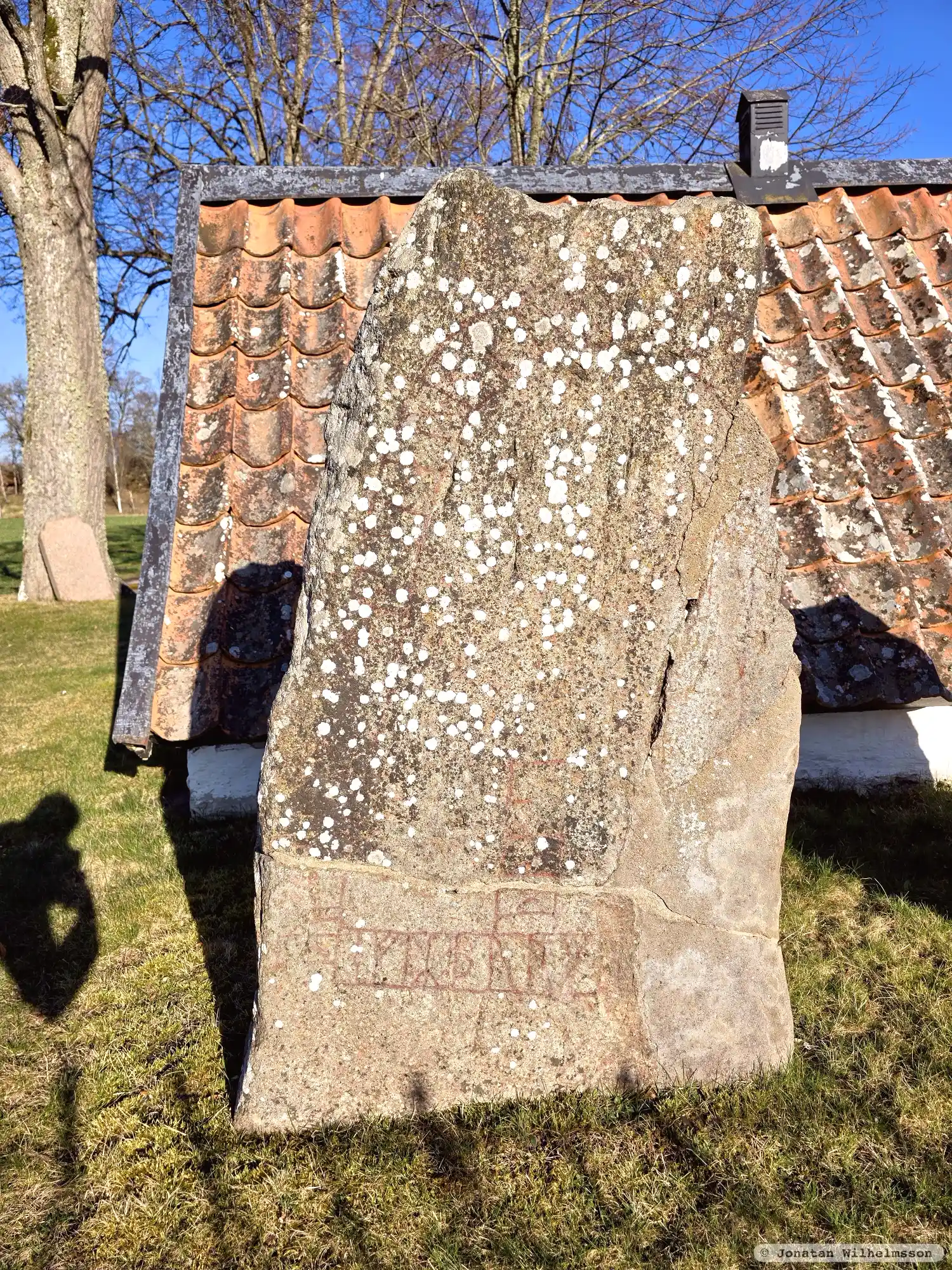 Rune-stone Ög70, L2012:5847 in Ekeby parish, Boxholm municipality