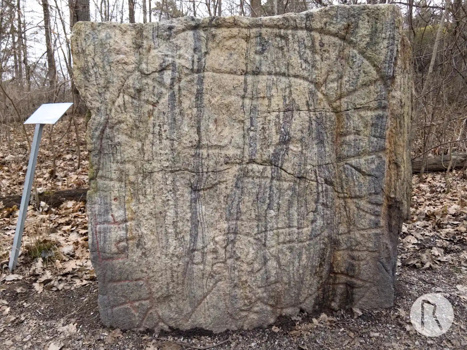 Piedra rúnica Ribbystenen, Sö240, L2014:5016 en Västerhaninge parroquia, Haninge municipio