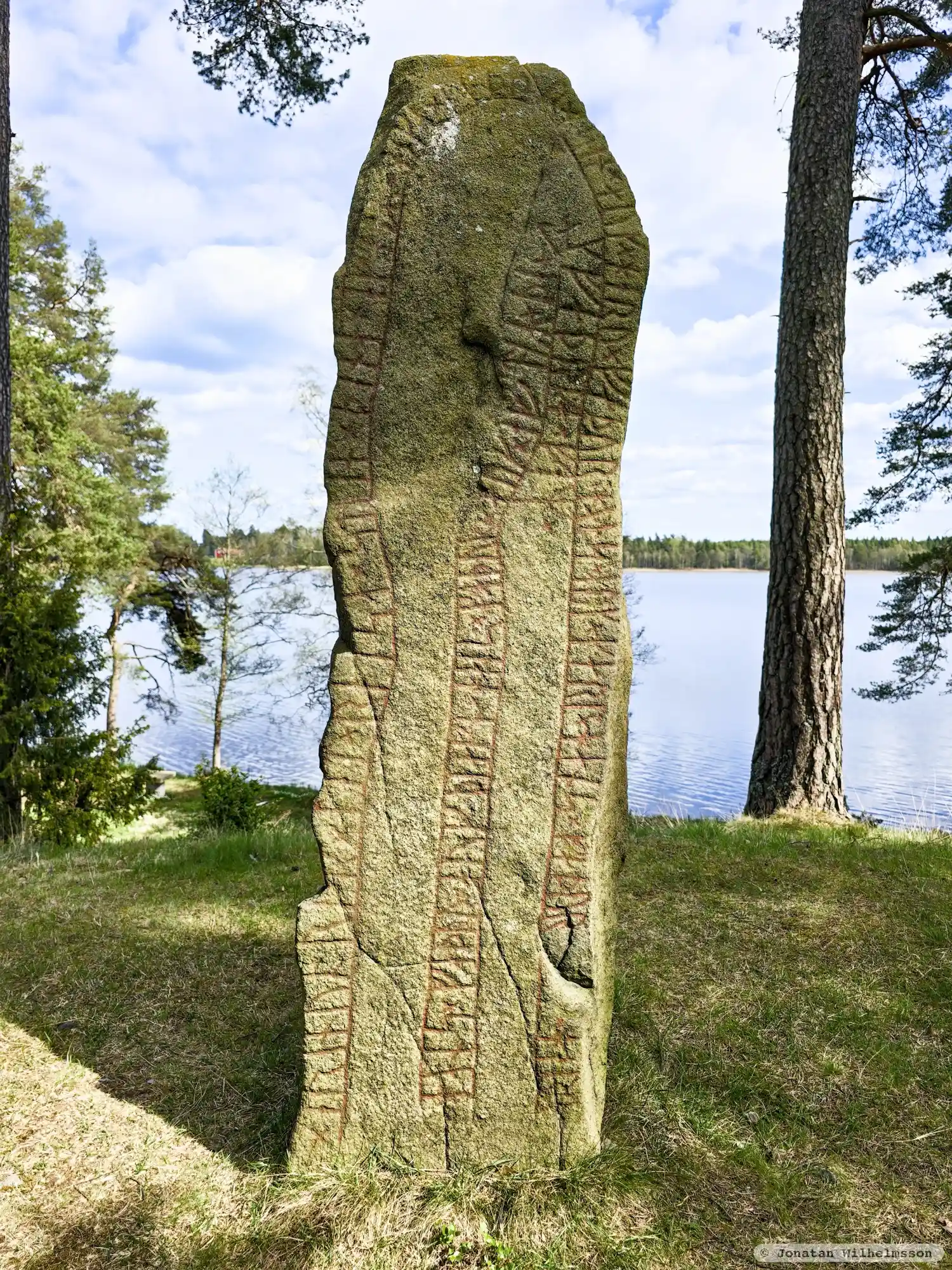 Rune-stone Runåsen, Sm71, L1973:7867 in Norra Sandsjö parish, Nässjö municipality