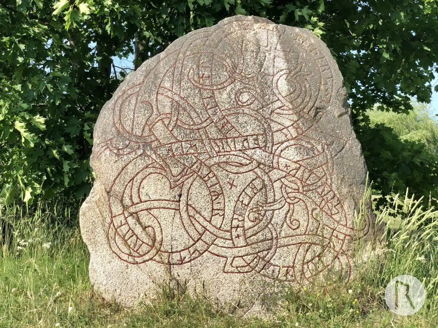 Runsten Skälbystenen, U279, L2017:4063 i Hammarby socken, Upplands Väsby kommun