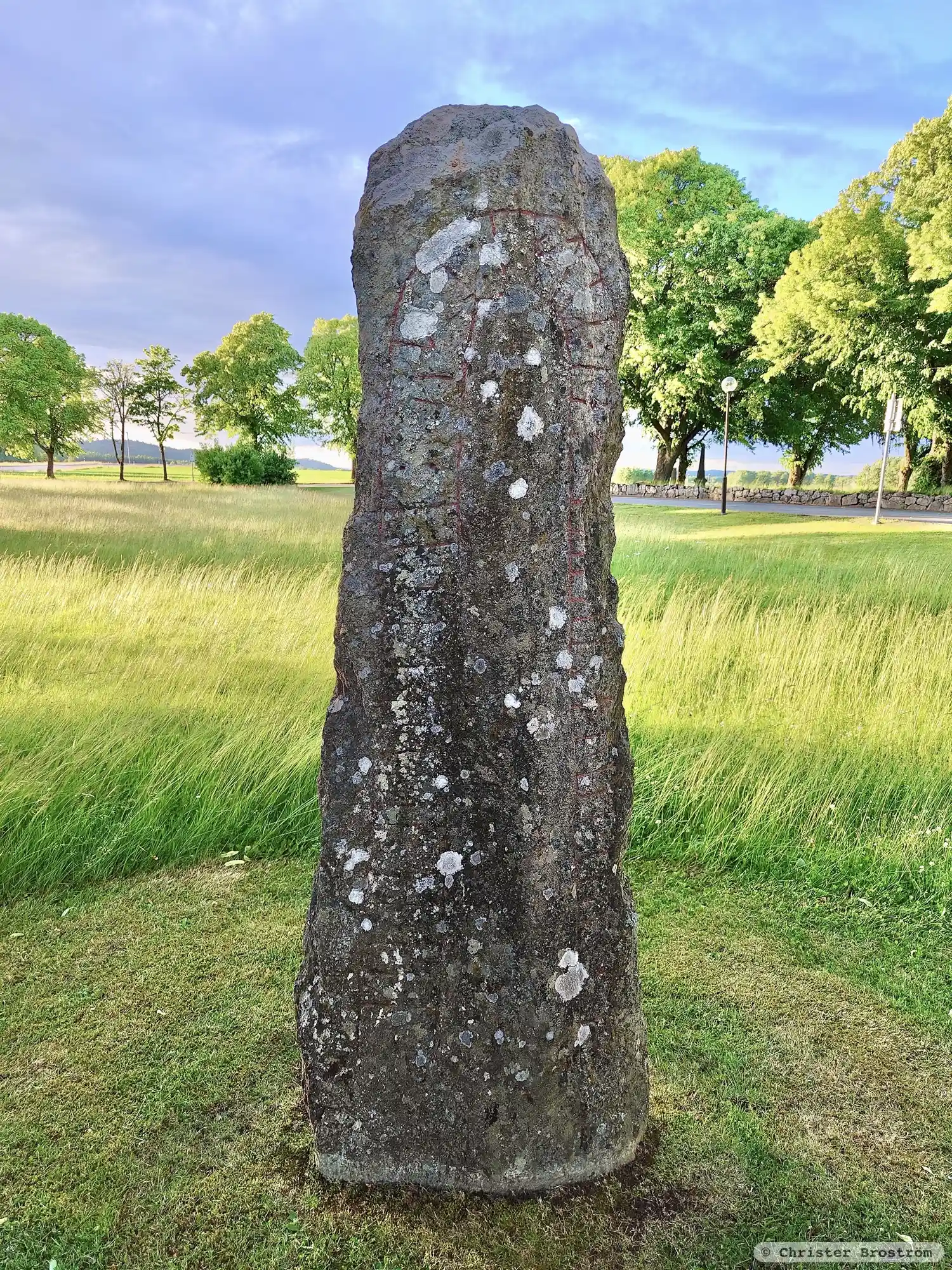 Rune-stone Sm121, L1973:4386 in Rogberga parish, Jönköping municipality