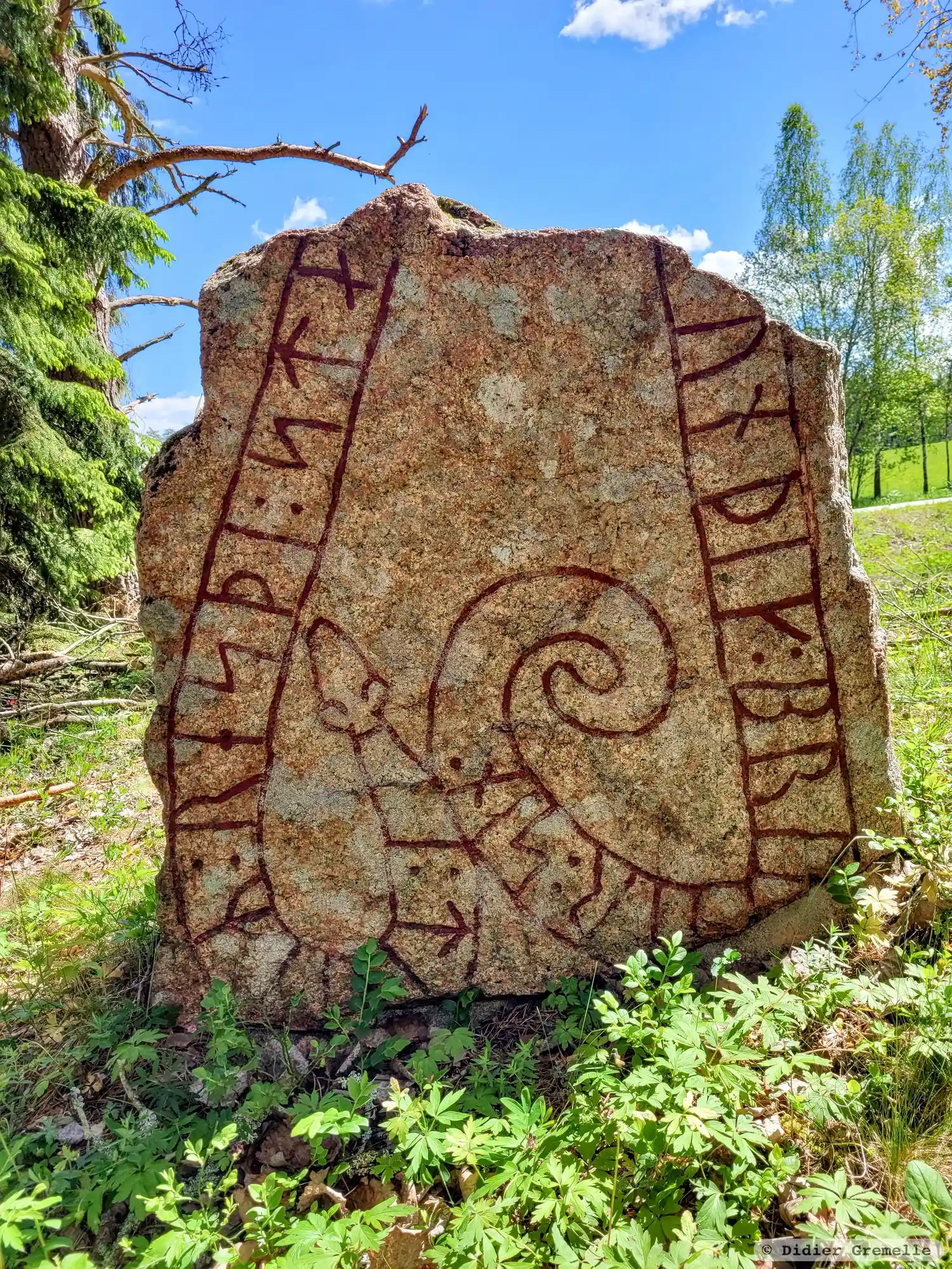 Rune-stone Sm131, L1974:6548 in Flisby parish, Nässjö municipality