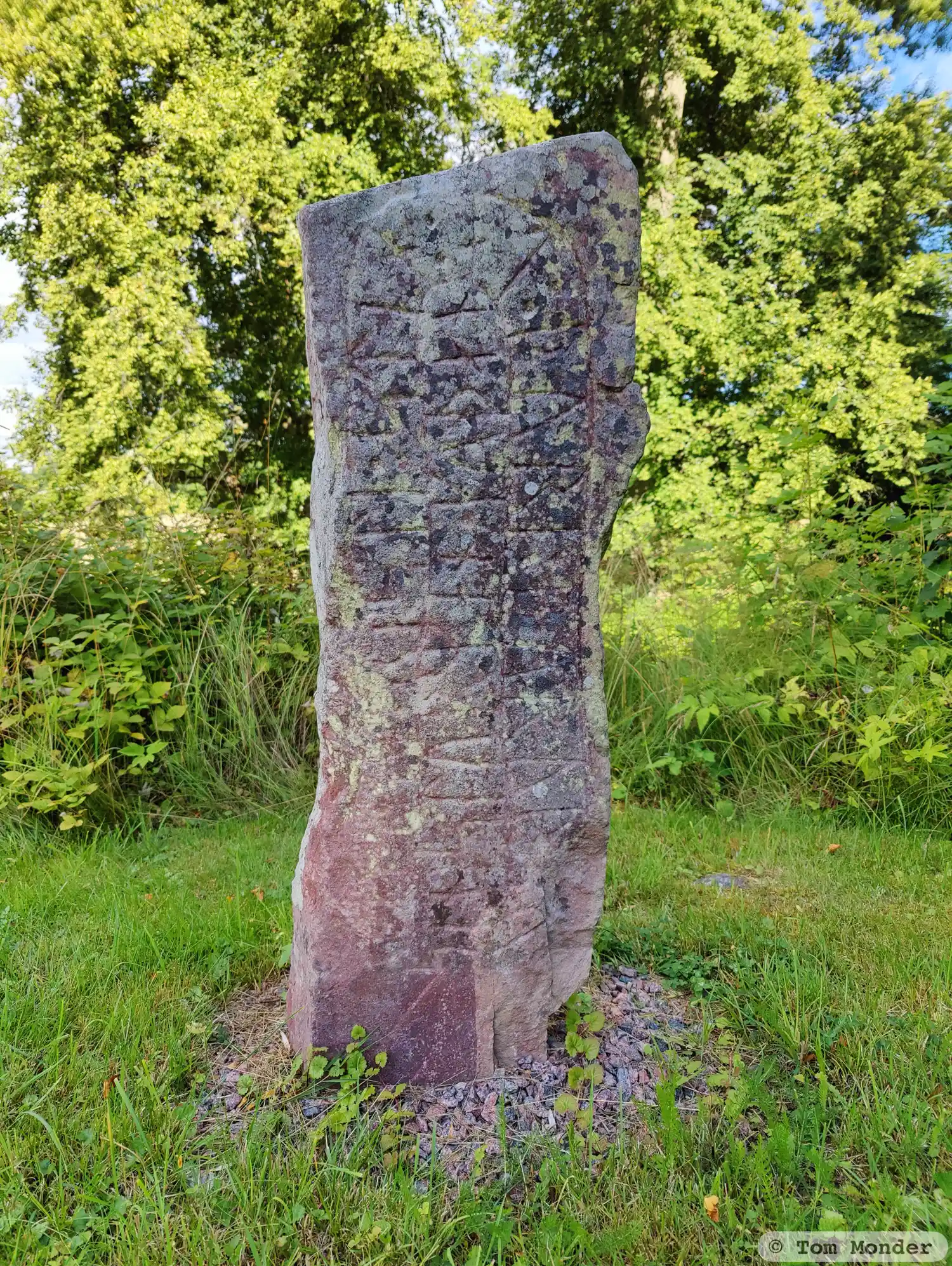 Piedra rúnica Sö161, L1982:2515 en Bärbo parroquia, Nyköping municipio