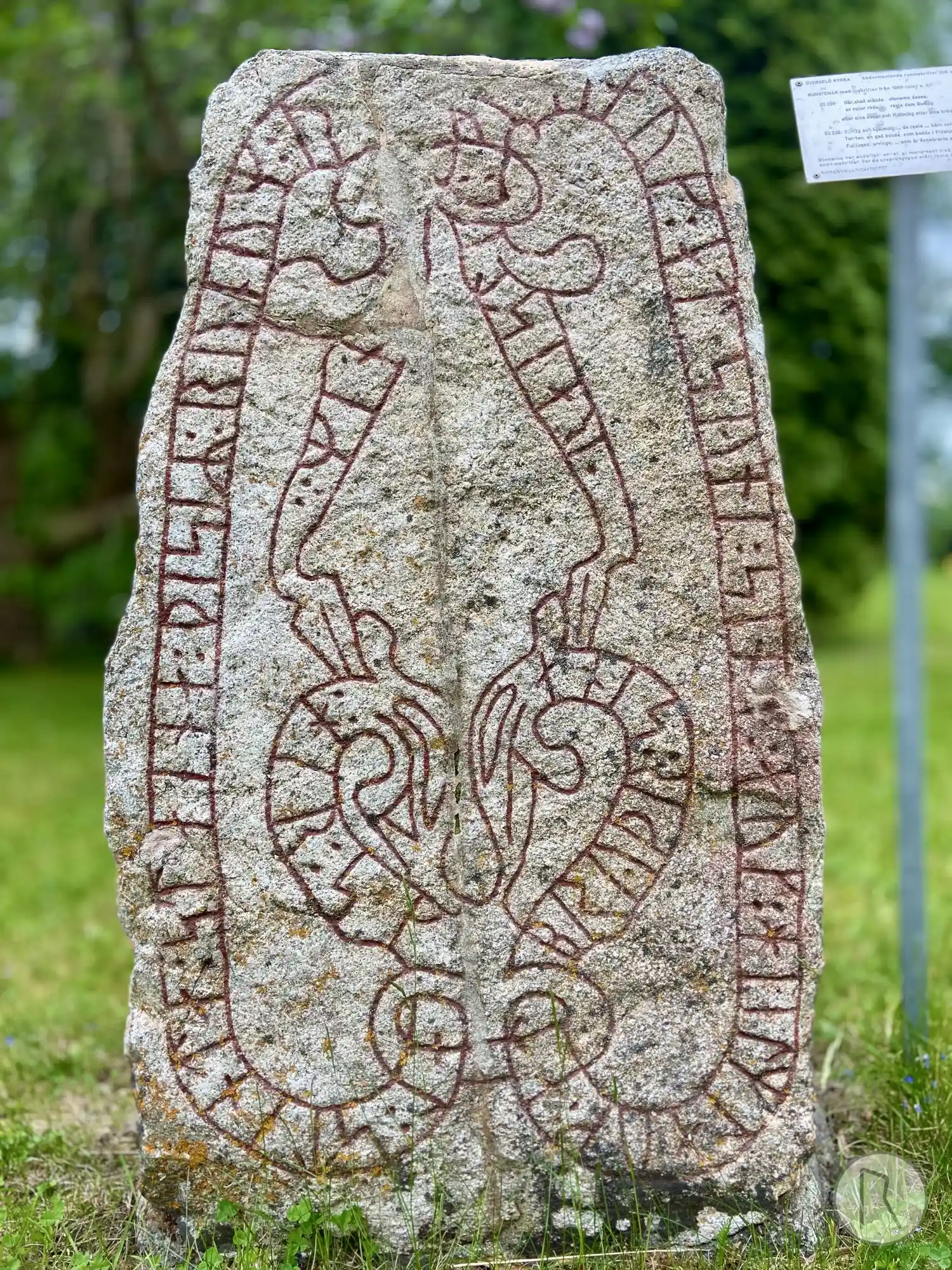 Runenstein Sö206, L1983:8466 in Överselö kirchspiel, Strängnäs gemeinde