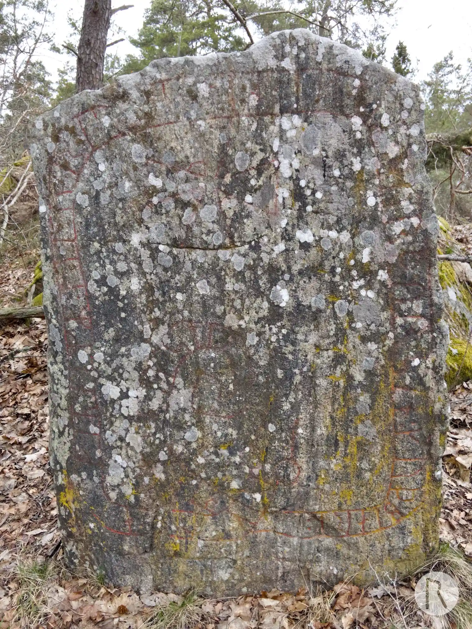 Pierre runique Sö241, L2014:4217 à Västerhaninge paroisse, Haninge commune