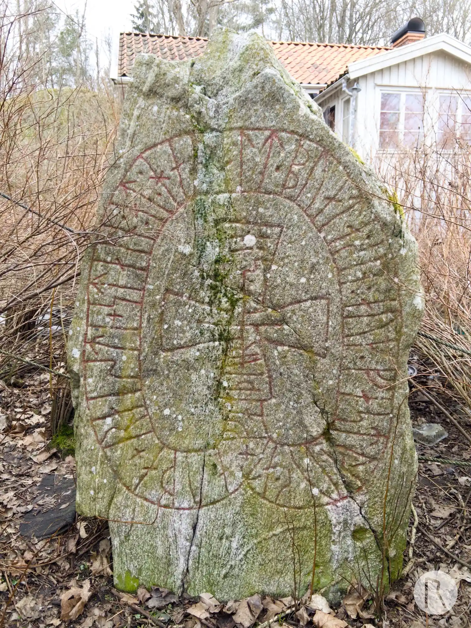 Piedra rúnica Sö242, L2014:4160 en Västerhaninge parroquia, Haninge municipio