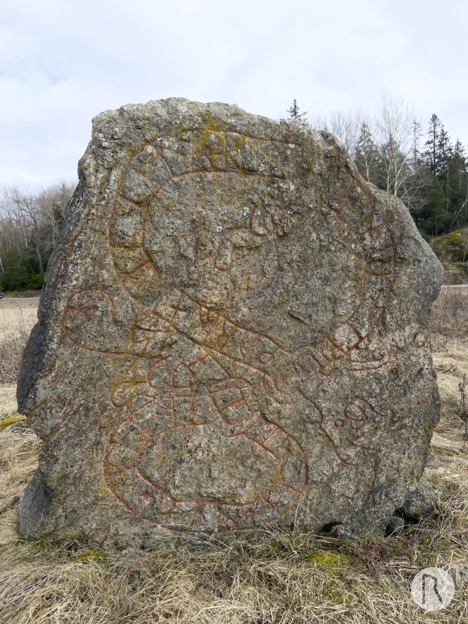 Runenstein Sö272, L2014:4020 in Österhaninge kirchspiel, Haninge gemeinde