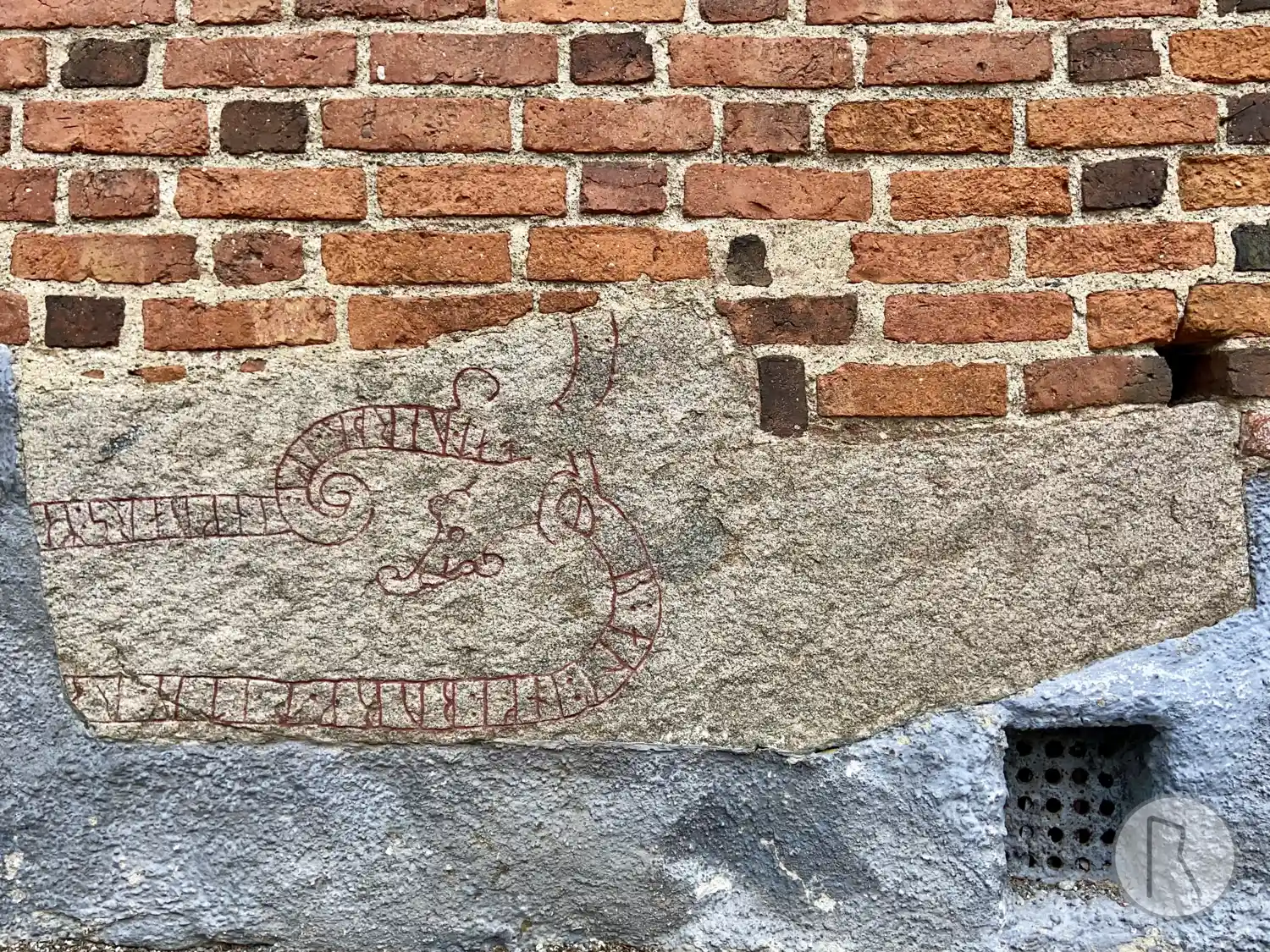 Rune-stone Sö277, L1983:806 in Strängnäs parish, Strängnäs municipality