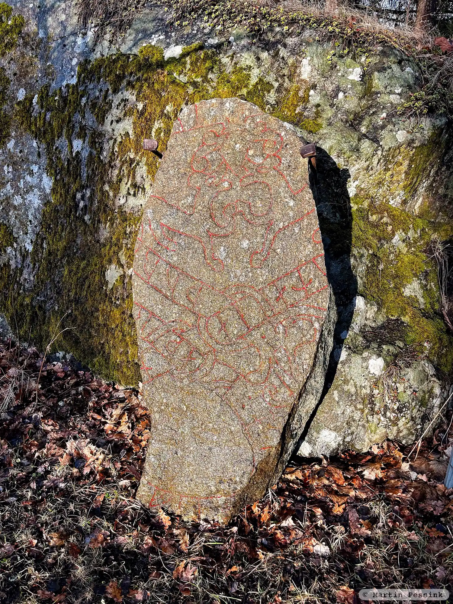Rune-stone Sö301, L2017:9899 in Huddinge parish, Huddinge municipality