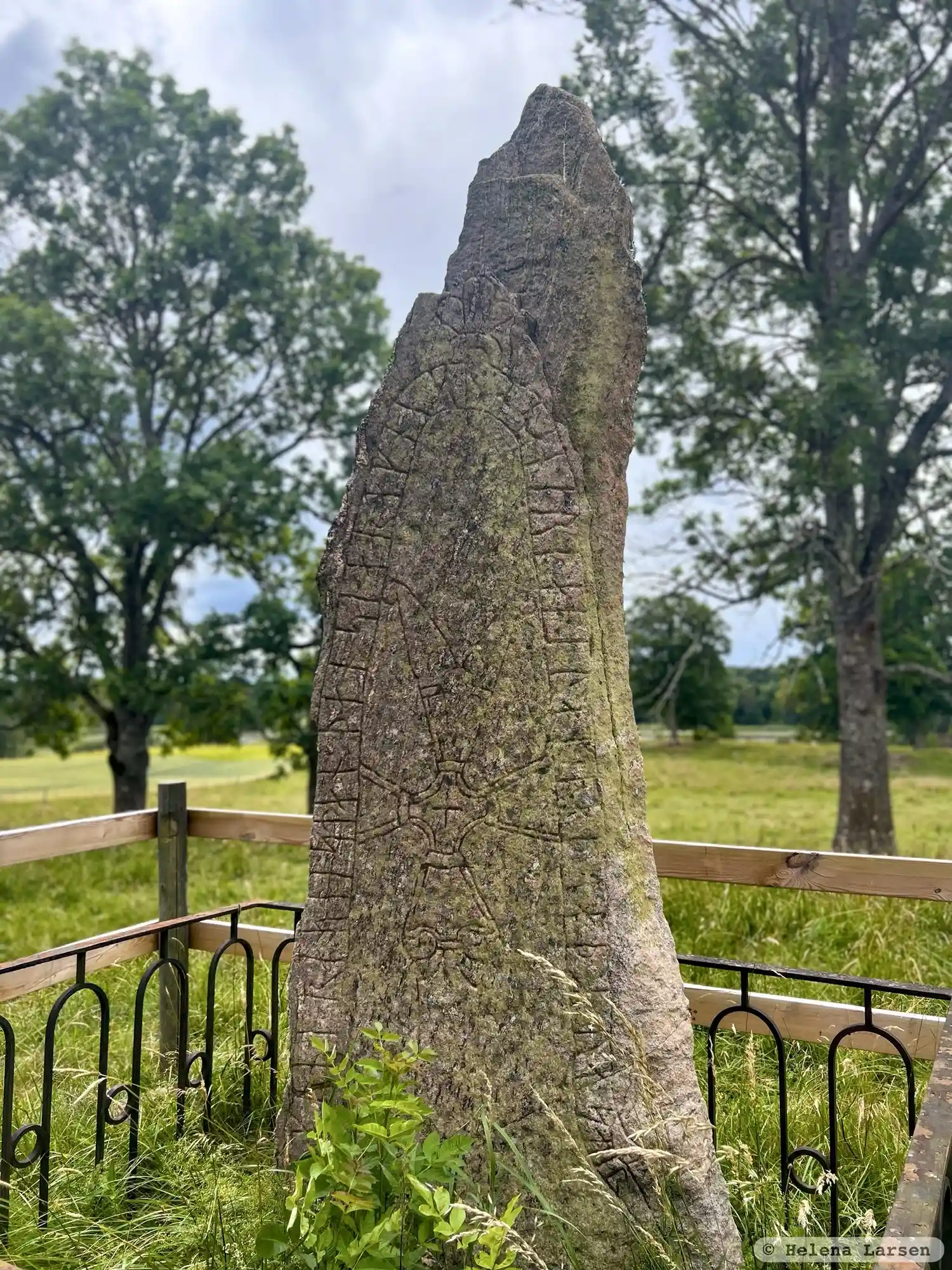 Rune-stone Sö62, L1984:5122 in Lerbo parish, Katrineholm municipality