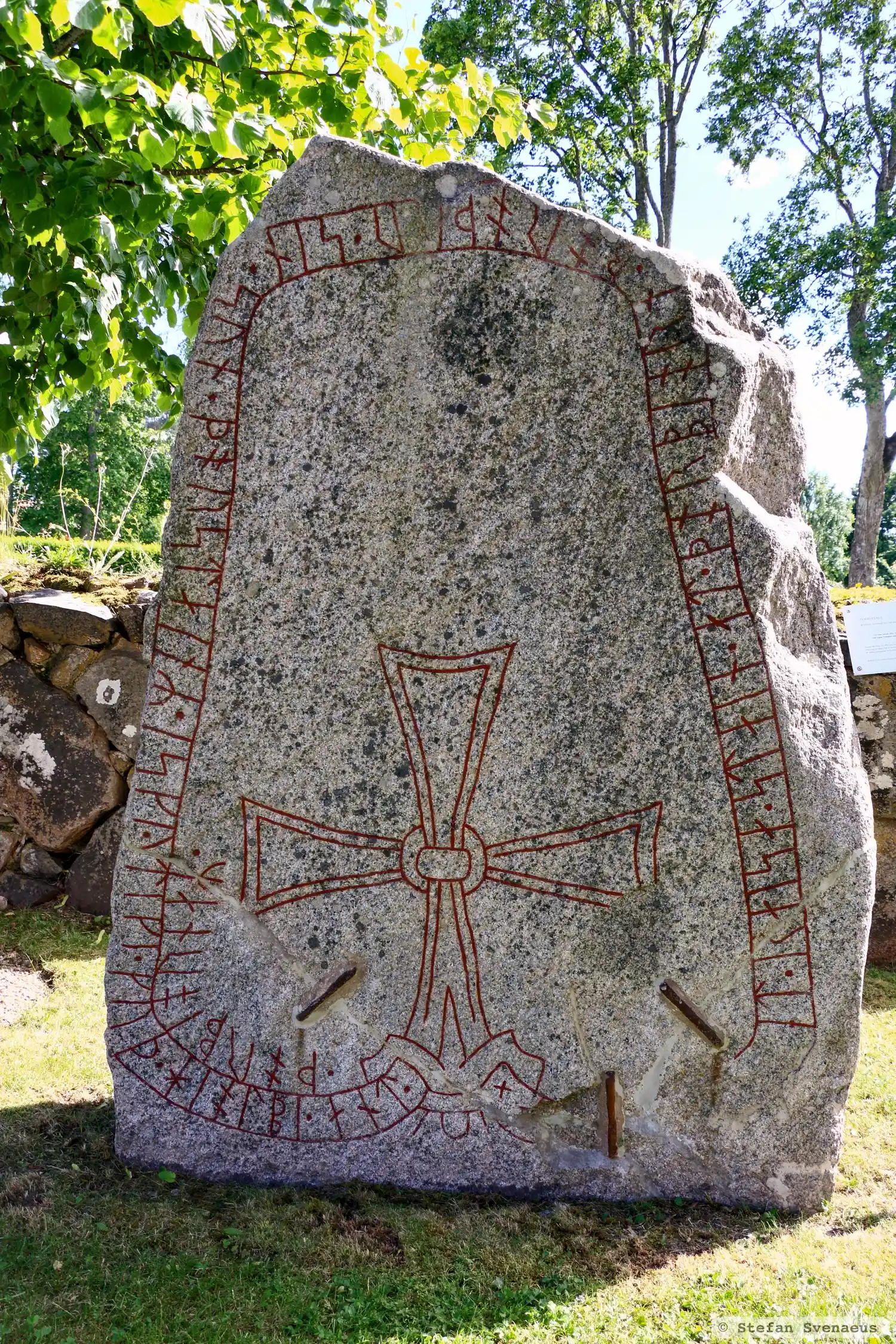 Rune-stone Sö83 - Sö84, L1983:5078 in Tumbo parish, Eskilstuna municipality