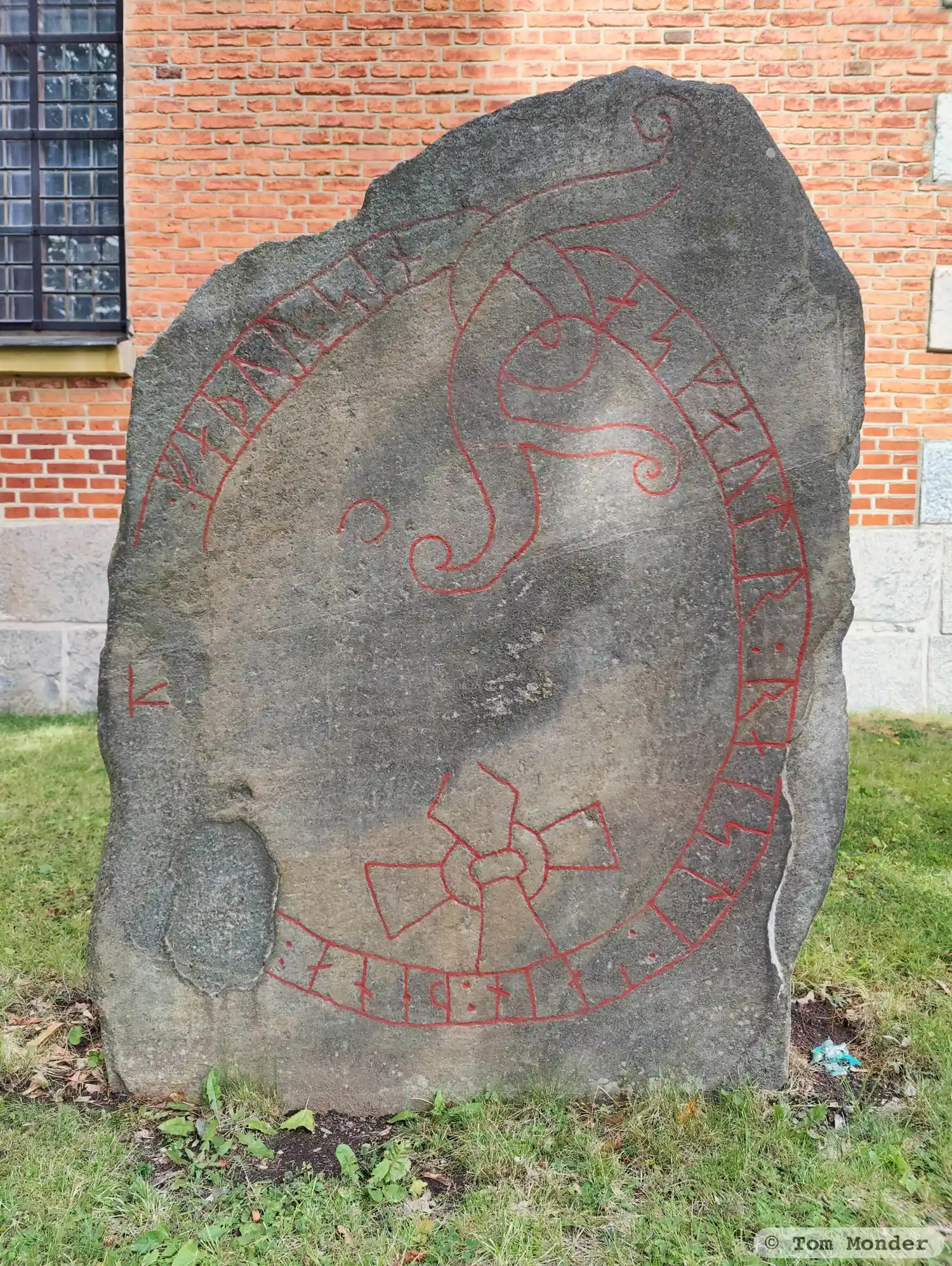 Рунічний камінь Sö97, L1985:8918 у Jäder парафія, Eskilstuna муніципалітет