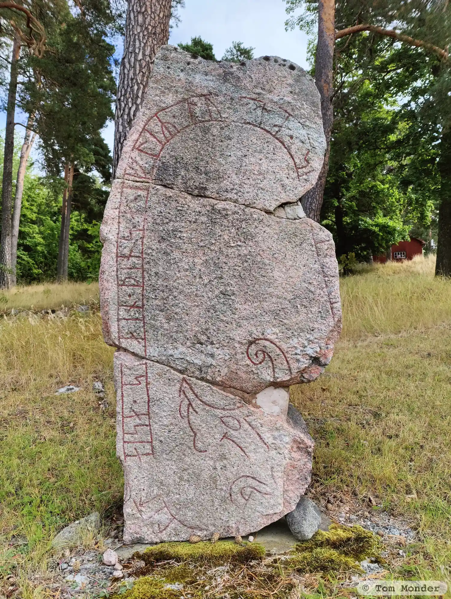 Rune-stone SöATA7551/92, L1985:3096 in Barva parish, Eskilstuna municipality