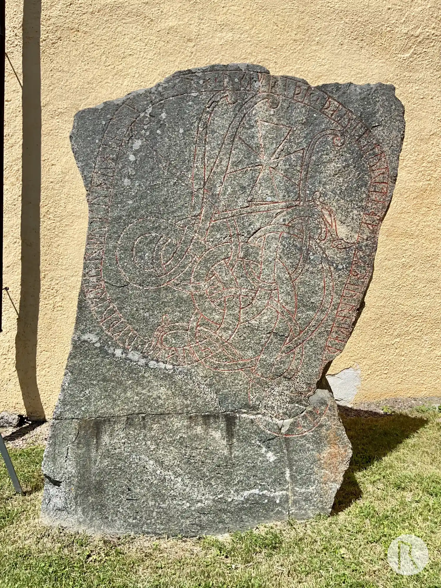 Rune-stone U1012, L1942:737 in Rasbokil parish, Uppsala municipality