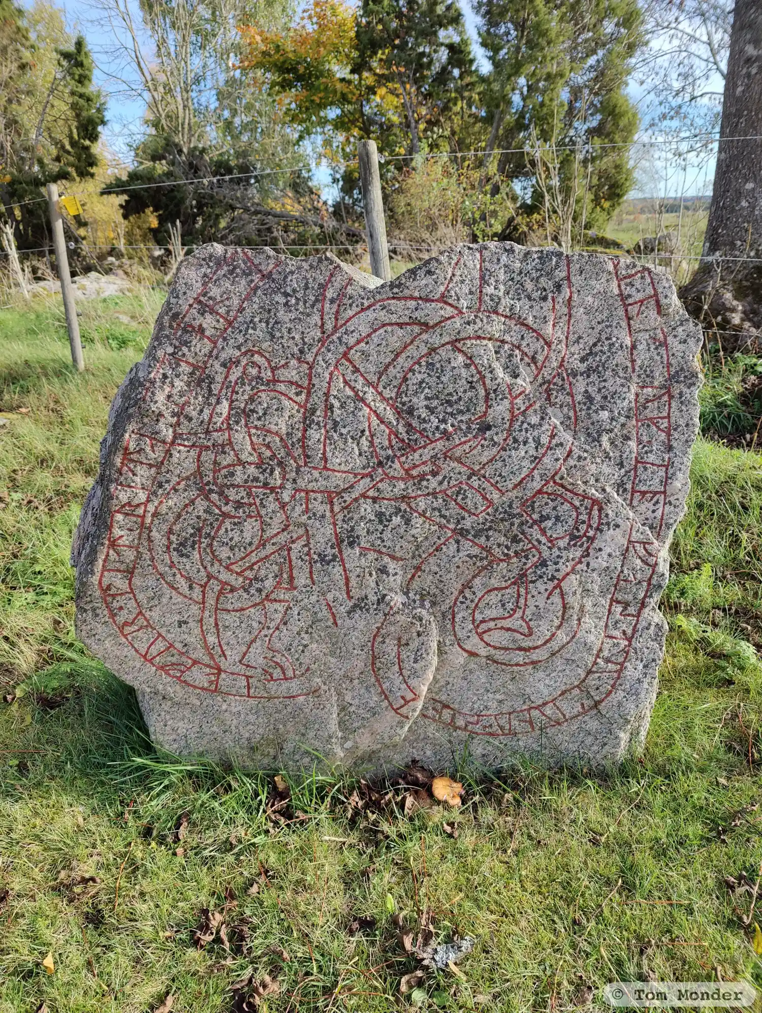 Rune-stone U1015, L1941:4591 in Ärentuna parish, Uppsala municipality