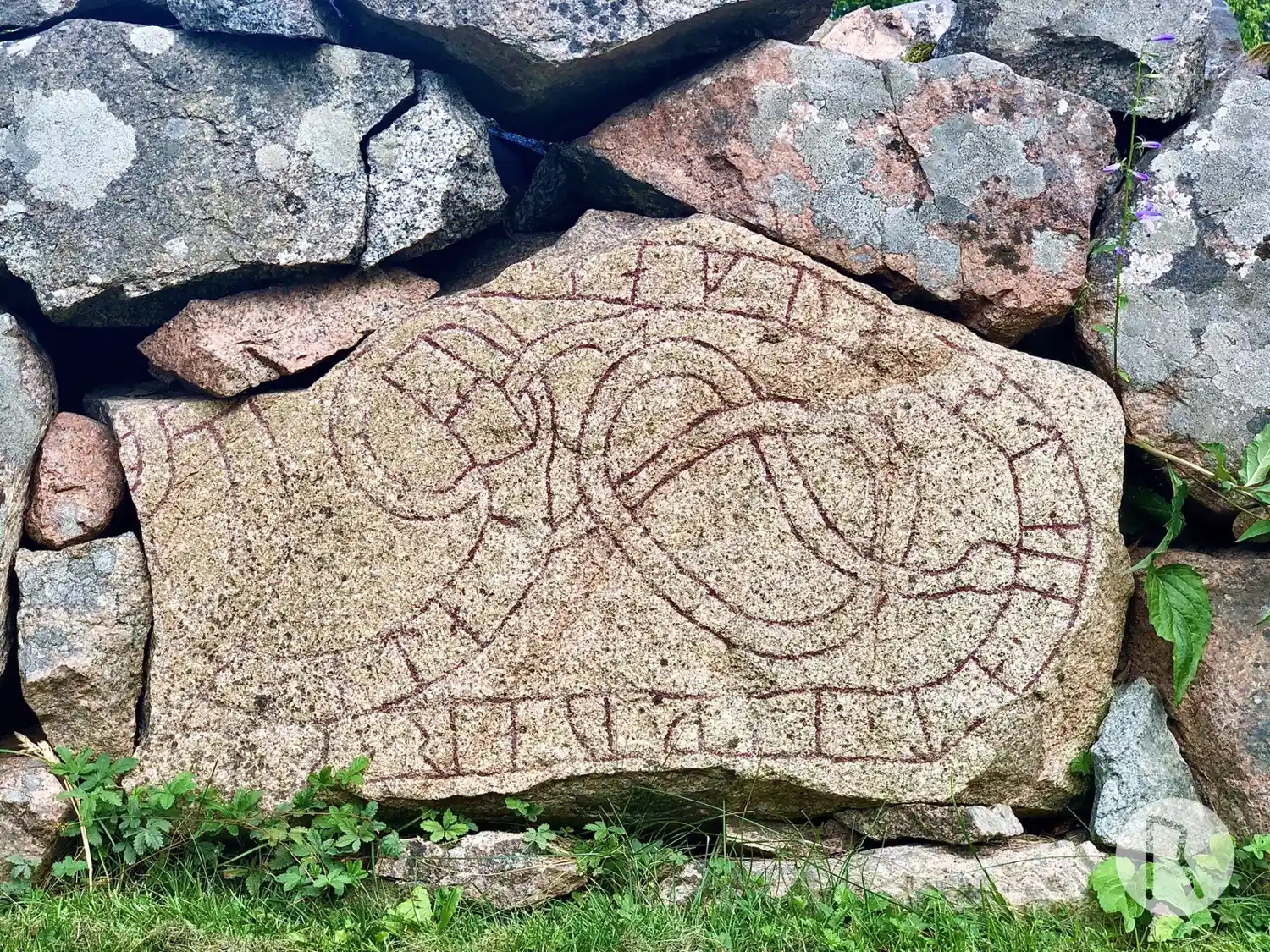 Rune-stone U1068, L1940:2402 in Åkerby parish, Uppsala municipality