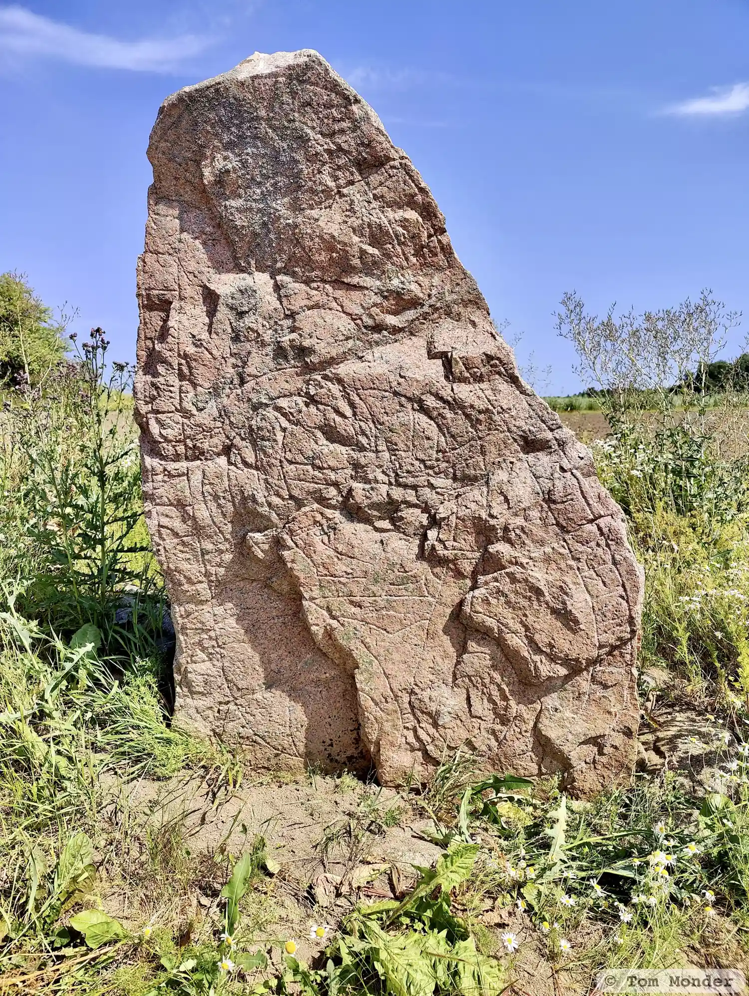 Rune-stone U1070, L1941:8546 in Åkerby parish, Uppsala municipality