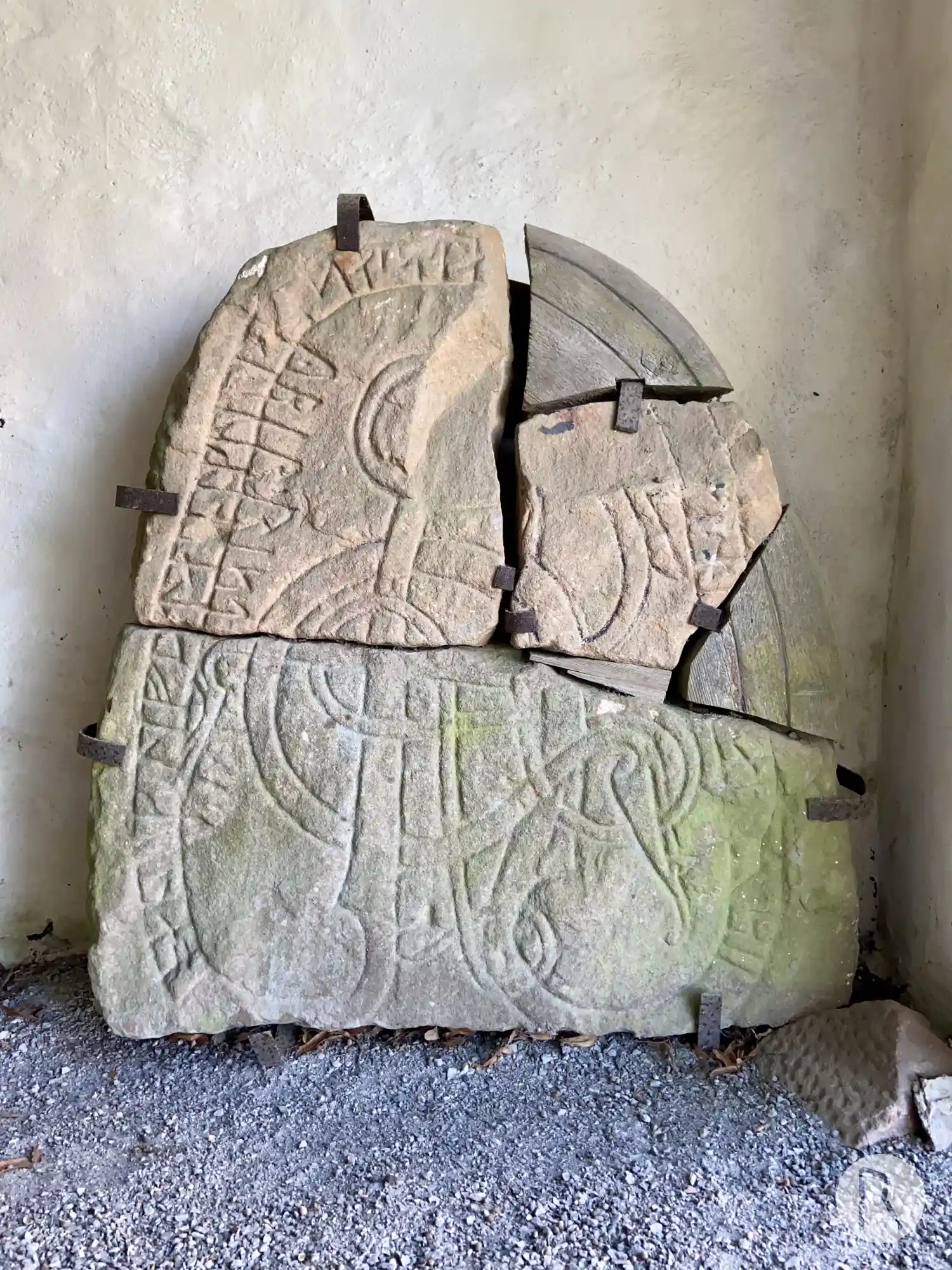 Rune-stone U179, L2015:638 in Riala parish, Norrtälje municipality