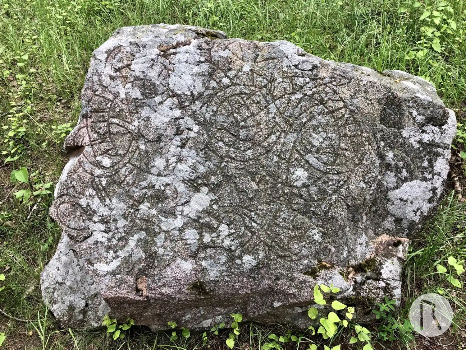 Rune-stone U280, L2017:3974 in Hammarby parish, Upplands Väsby municipality