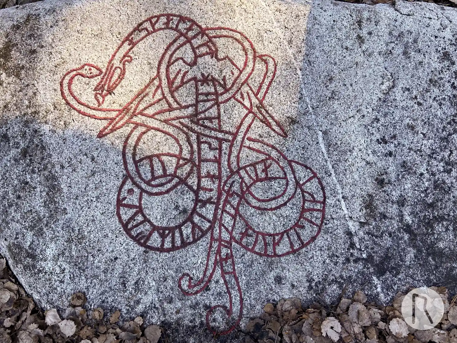 Rune-stone U305, L2016:8464 in Skånela parish, Sigtuna municipality