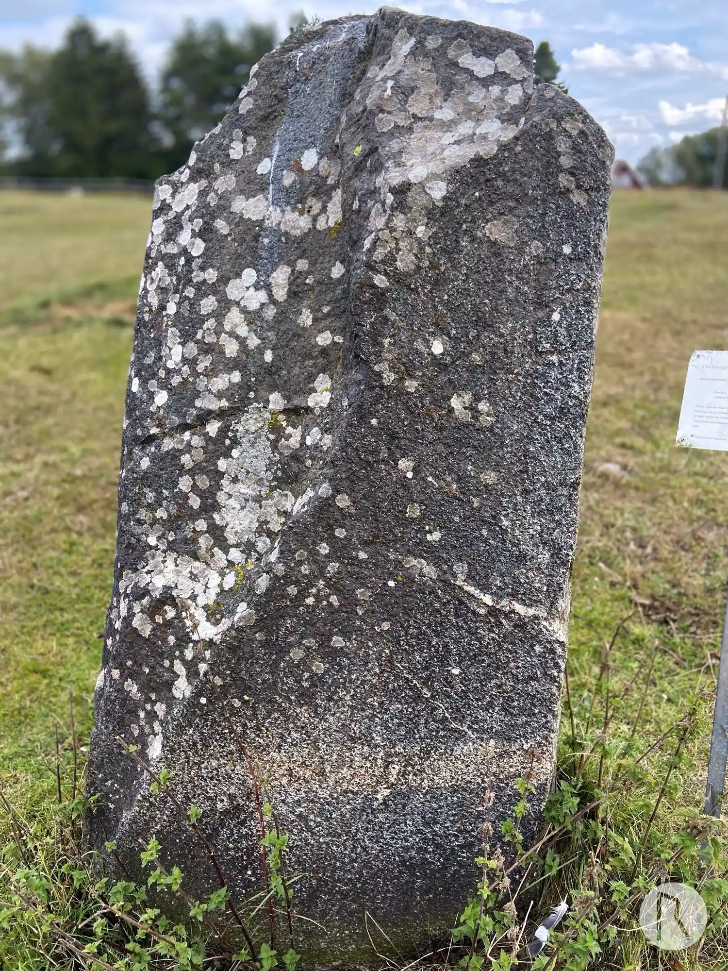 Рунічний камінь U31, L2016:36 у Hilleshög парафія, Ekerö муніципалітет