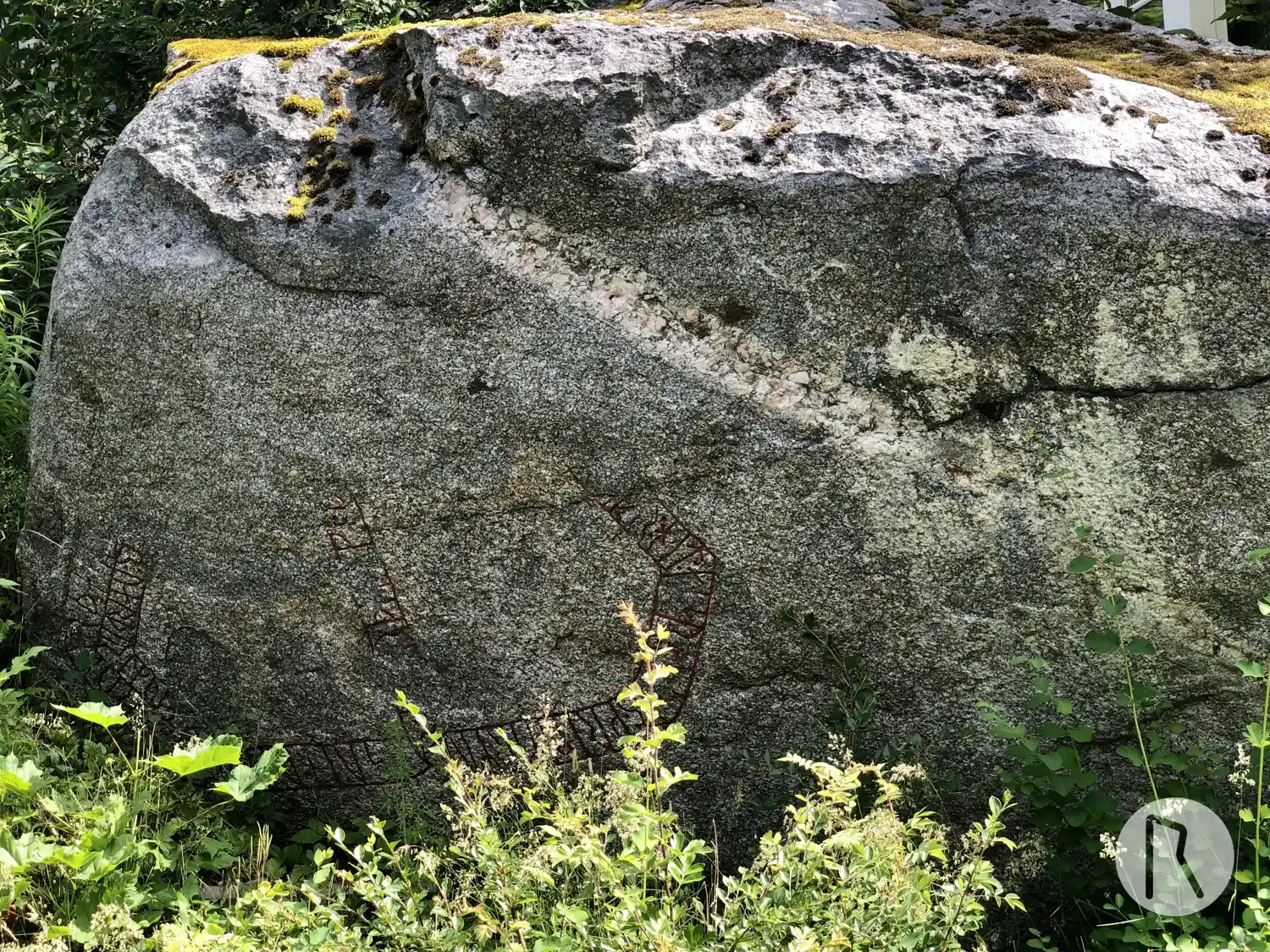 Rune-stone U392, L2015:3005 in Sigtuna parish, Sigtuna municipality