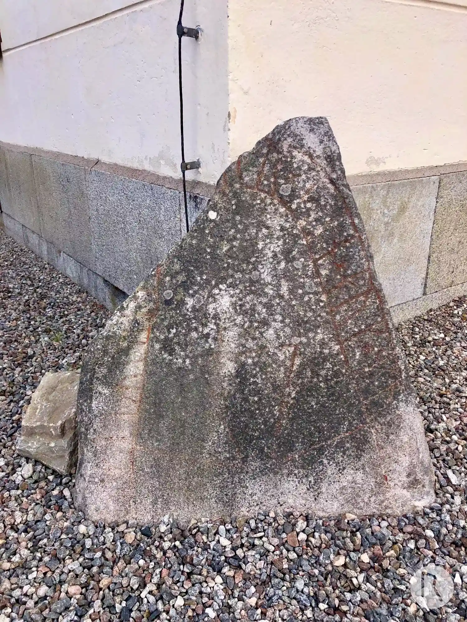 Piedra rúnica U422, L2016:7265 en Norrsunda parroquia, Sigtuna municipio